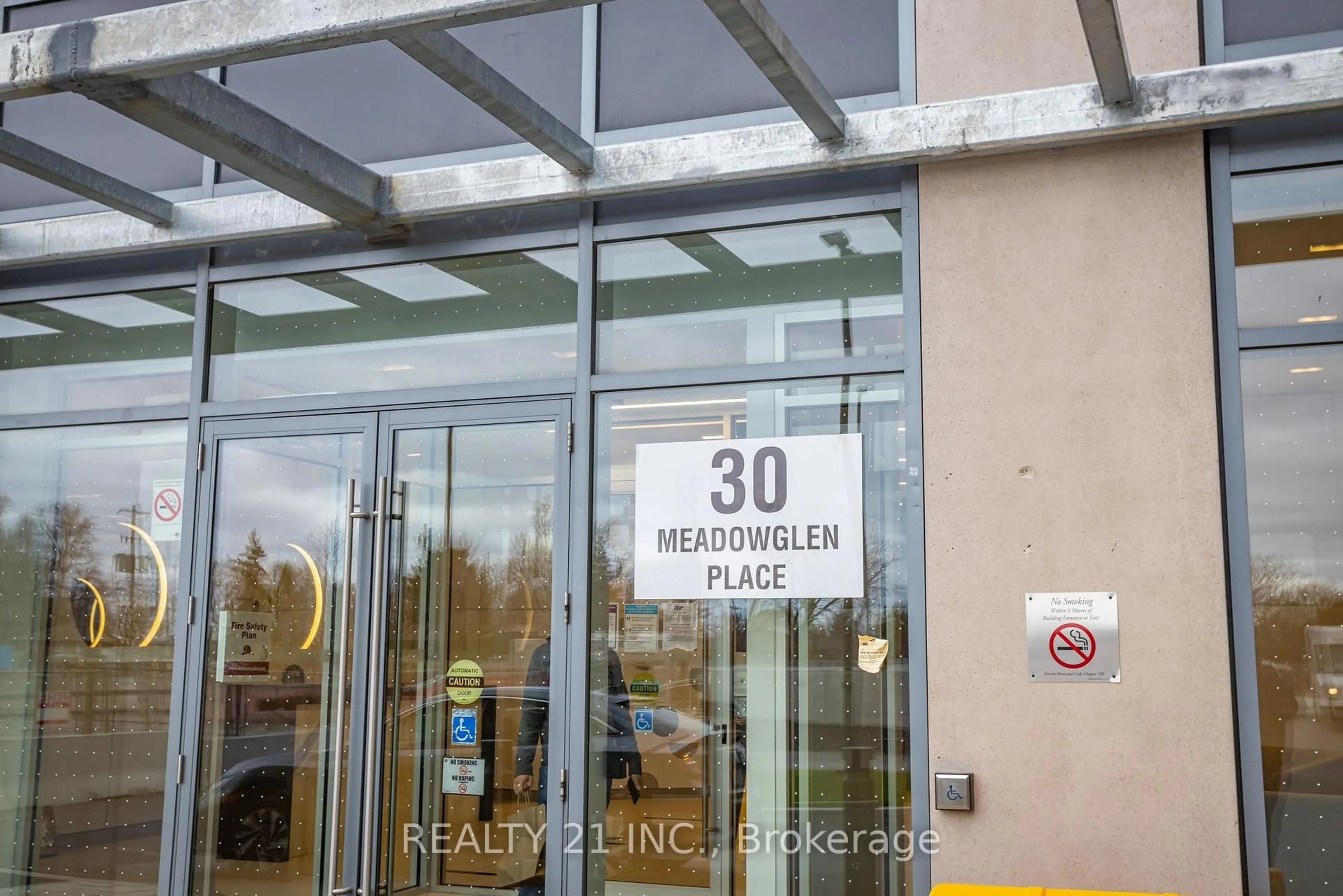 Indoor foyer for 30 Meadowglen Pl #519, Toronto Ontario M1G 0A6