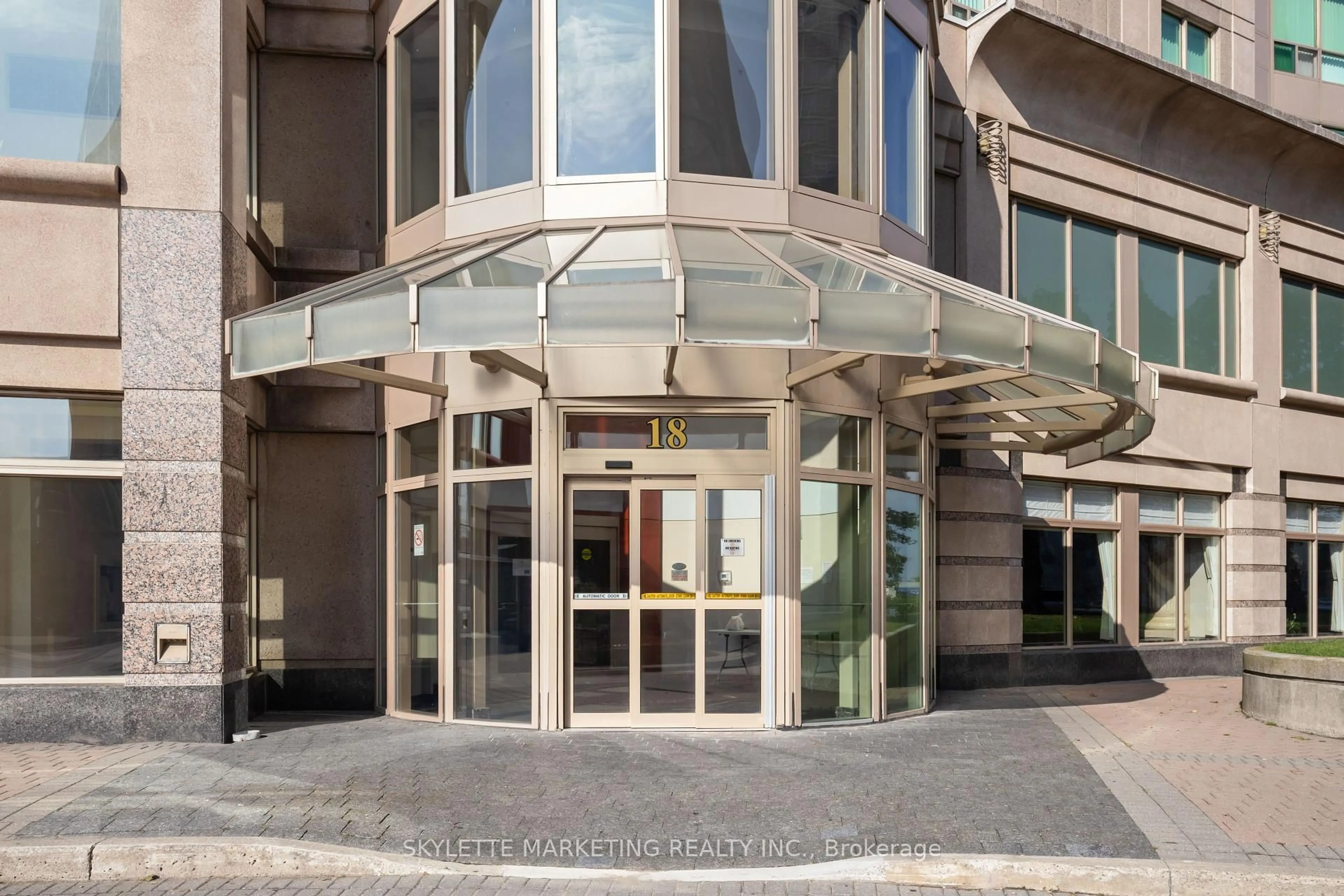 Indoor foyer for 18 Lee Centre Dr #PH205, Toronto Ontario M1H 3H5