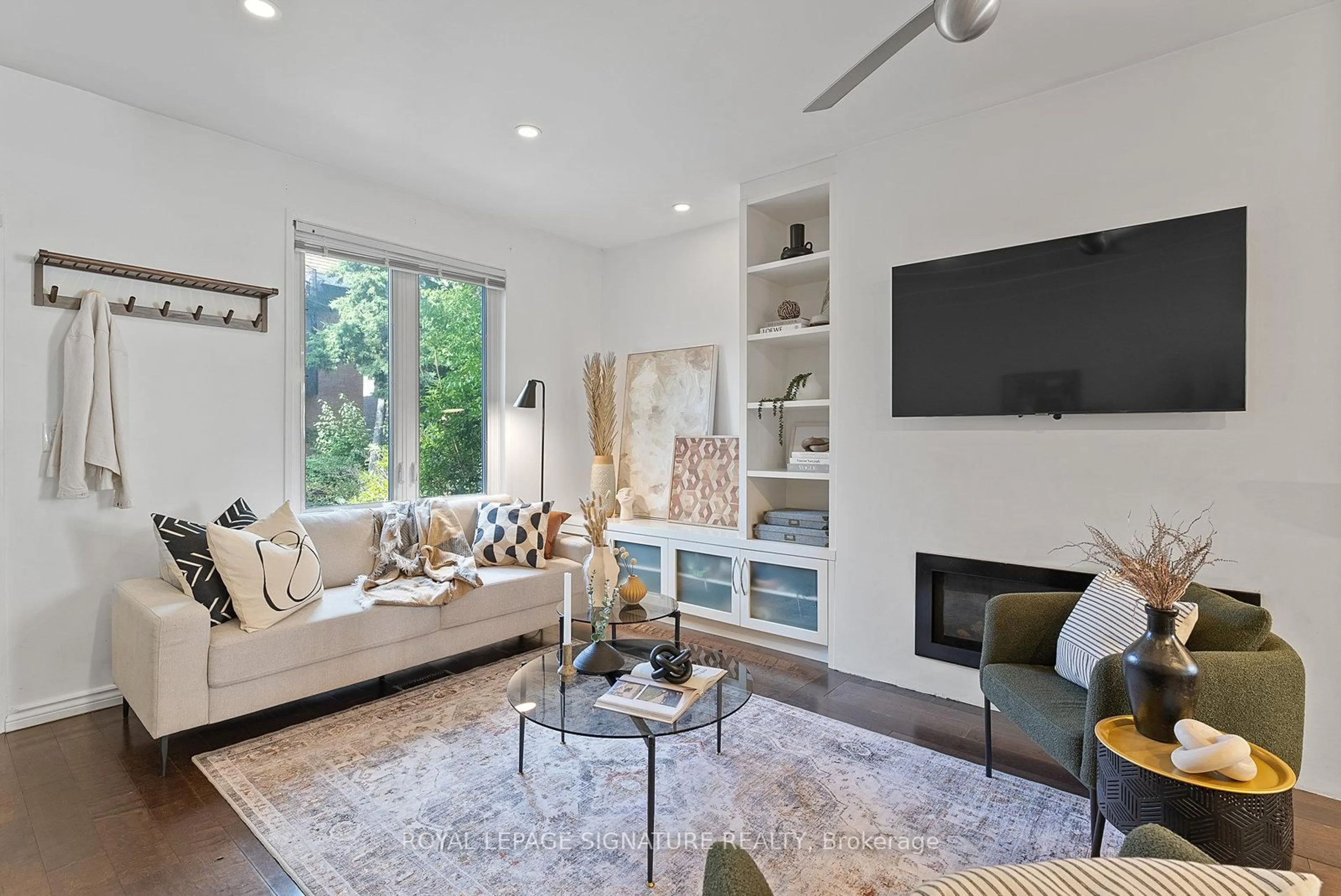 Living room with furniture, unknown for 65 West Ave, Toronto Ontario M4M 2L7