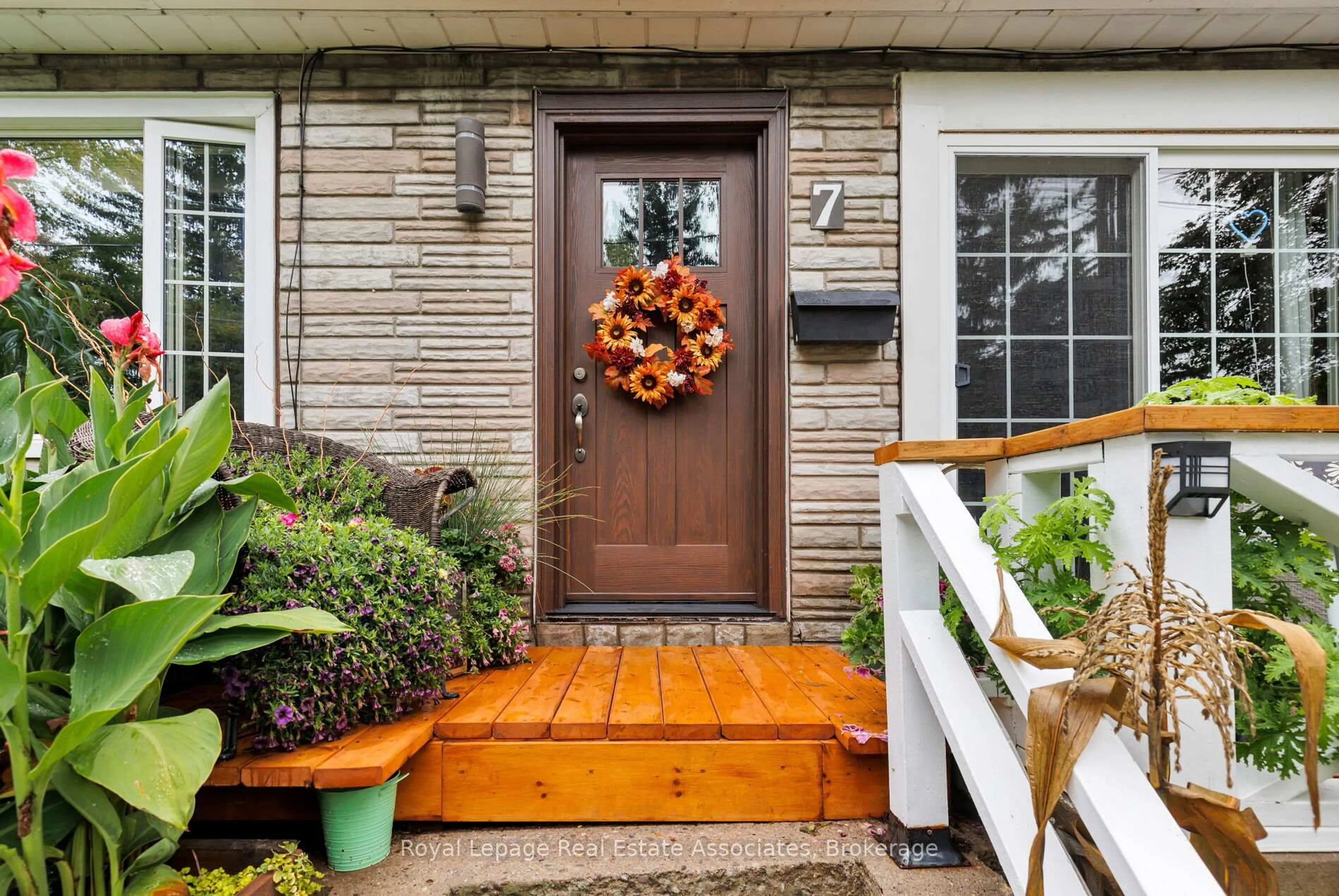Indoor entryway for 7 Maybourne Ave, Toronto Ontario M1L 2V6