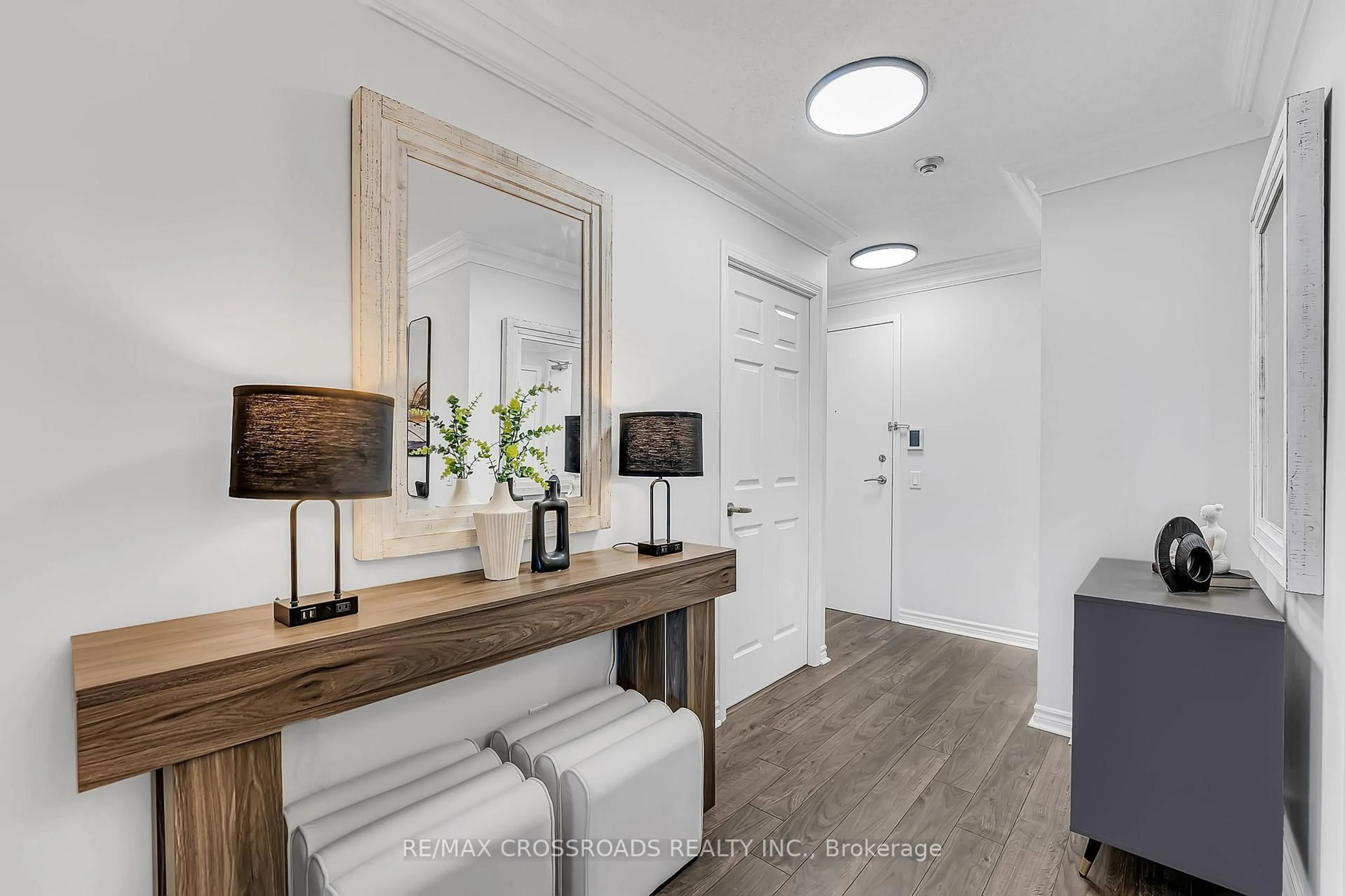 Indoor entryway for 8 Mondeo Dr #1307, Toronto Ontario M1P 5C7