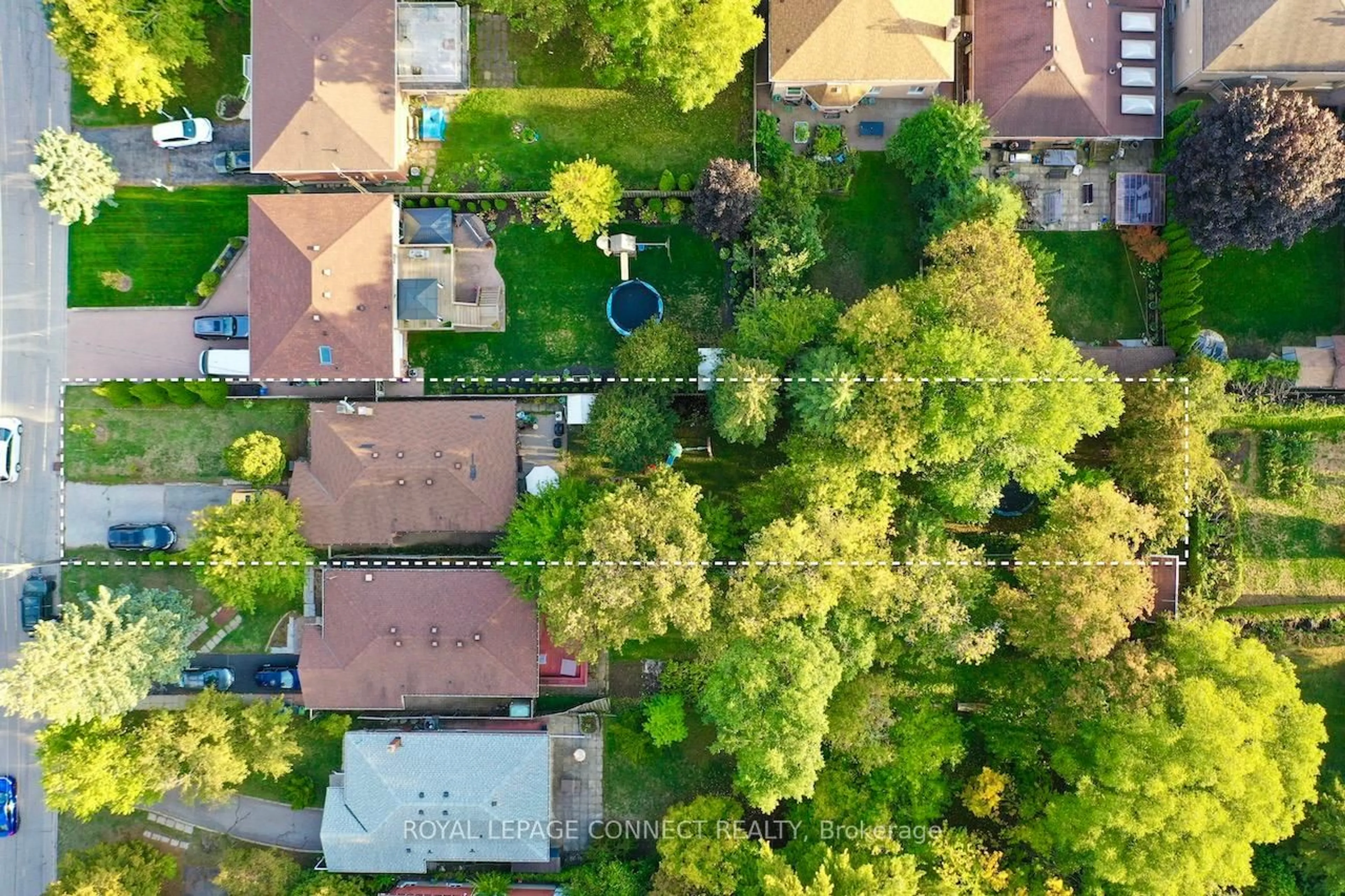 A pic from outside/outdoor area/front of a property/back of a property/a pic from drone, street for 362 Morrish Rd, Toronto Ontario M1C 1G1