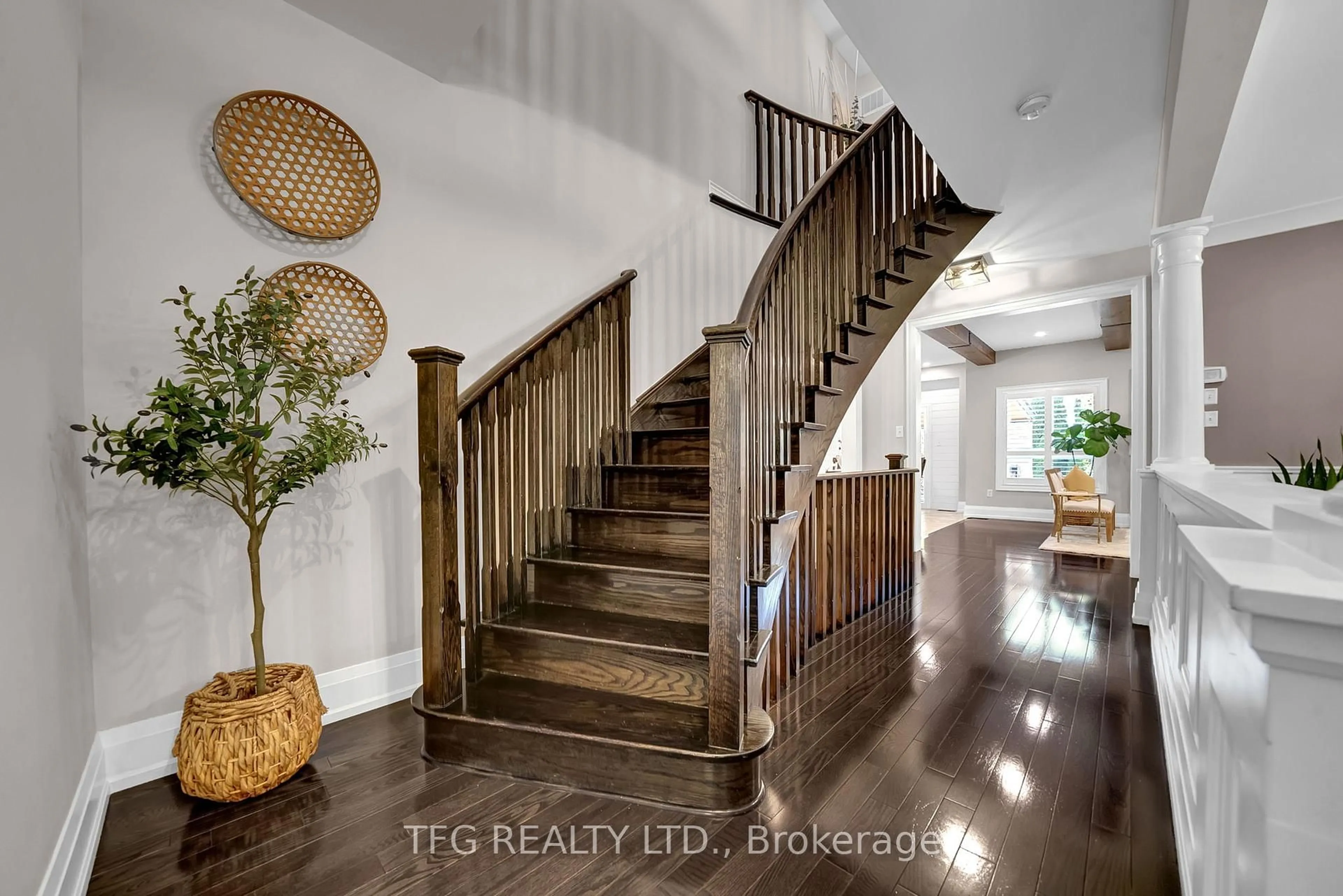 Indoor entryway for 1007 Coldstream Dr, Oshawa Ontario L1K 0J8