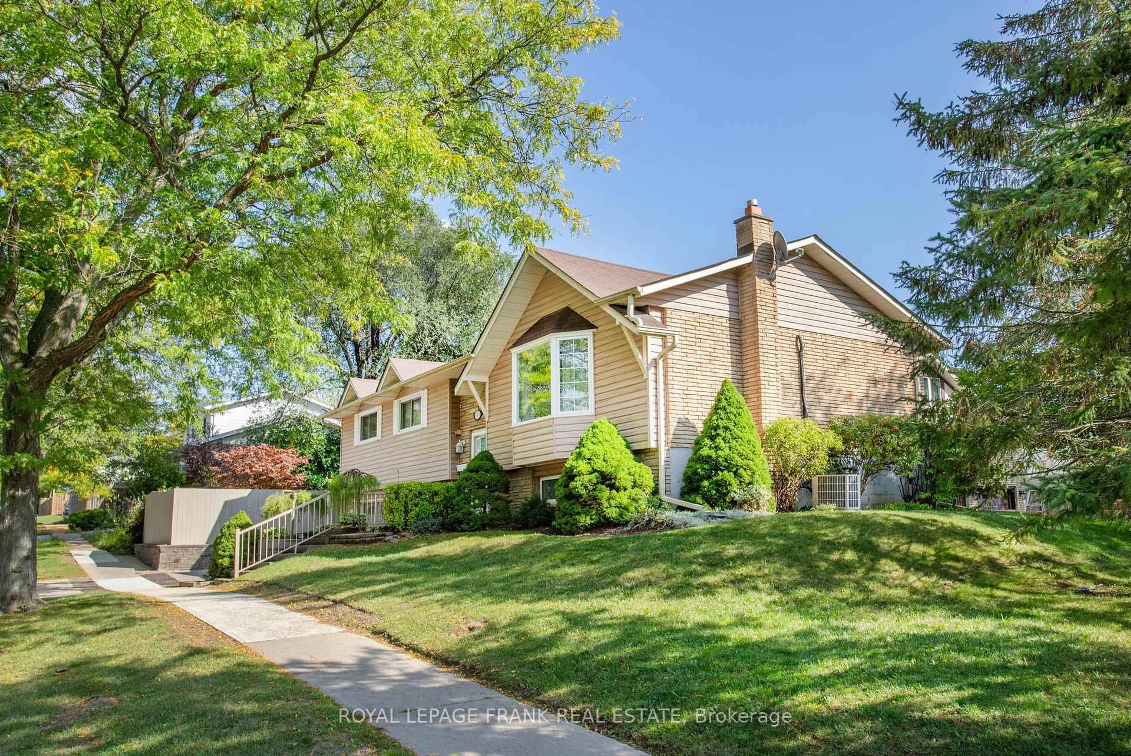 Home with brick exterior material, street for 655 Bermuda Ave, Oshawa Ontario L1J 6J4