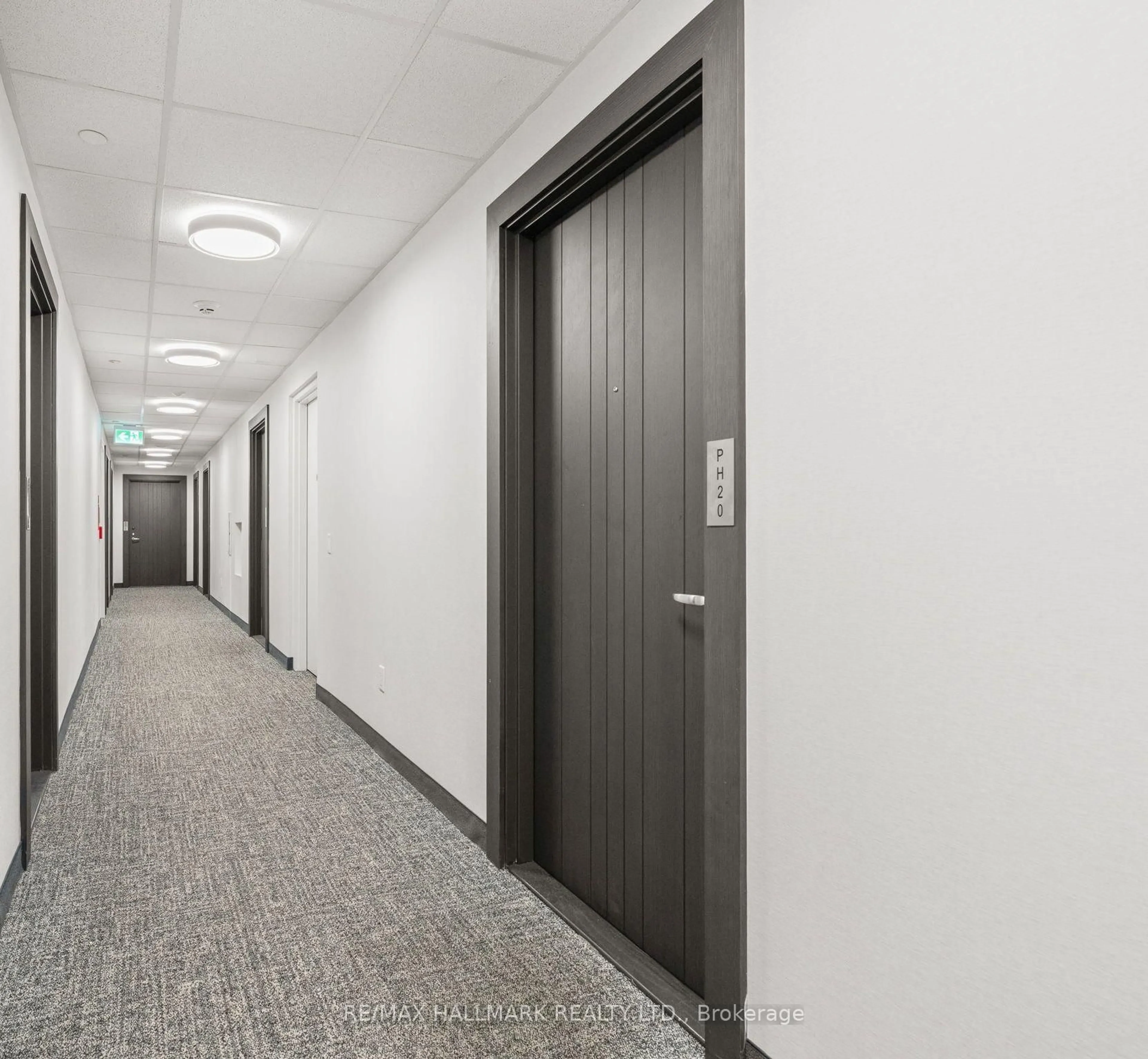 Indoor foyer for 2545 Simcoe St #PH20, Oshawa Ontario L1H 7K4