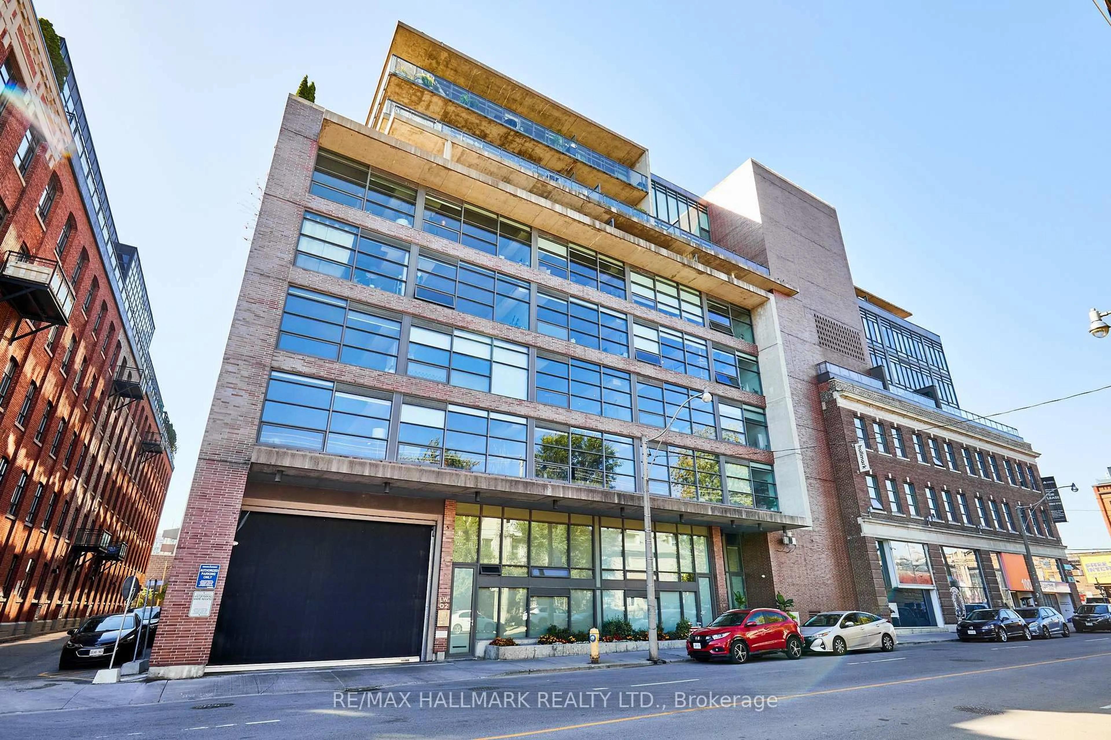 Indoor foyer for 90 Broadview Ave #211, Toronto Ontario M4M 0A7