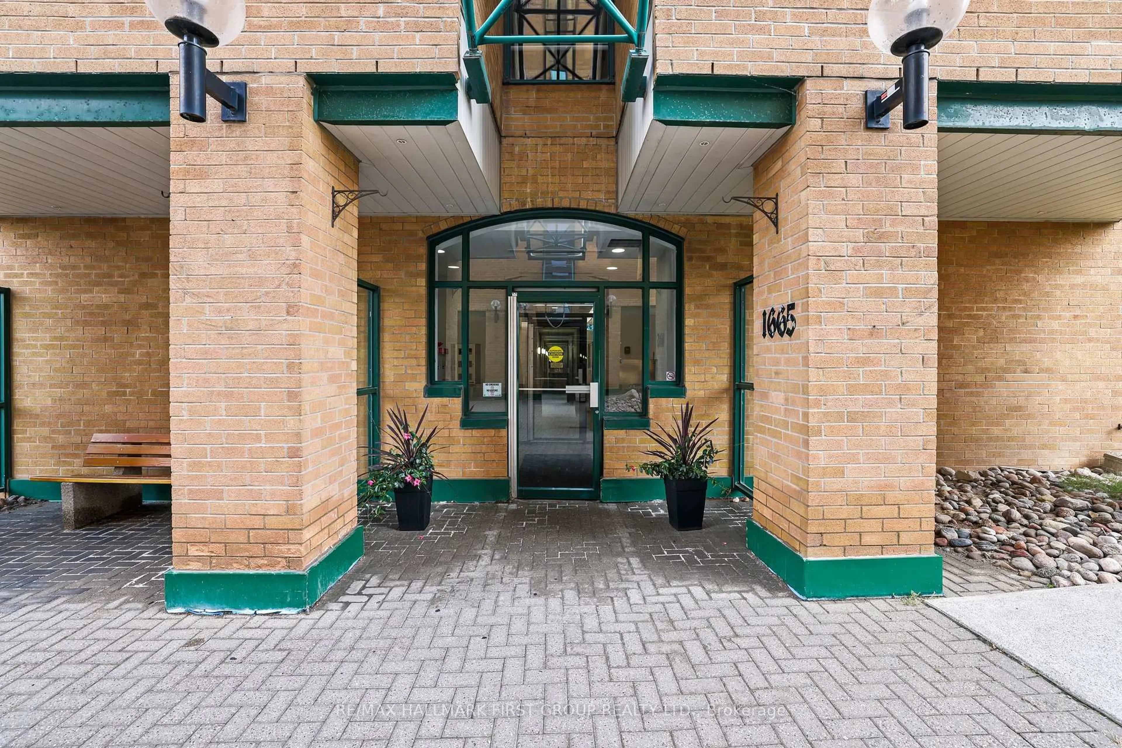 Indoor foyer for 1665 Pickering Pkwy #610, Pickering Ontario L1V 6L4