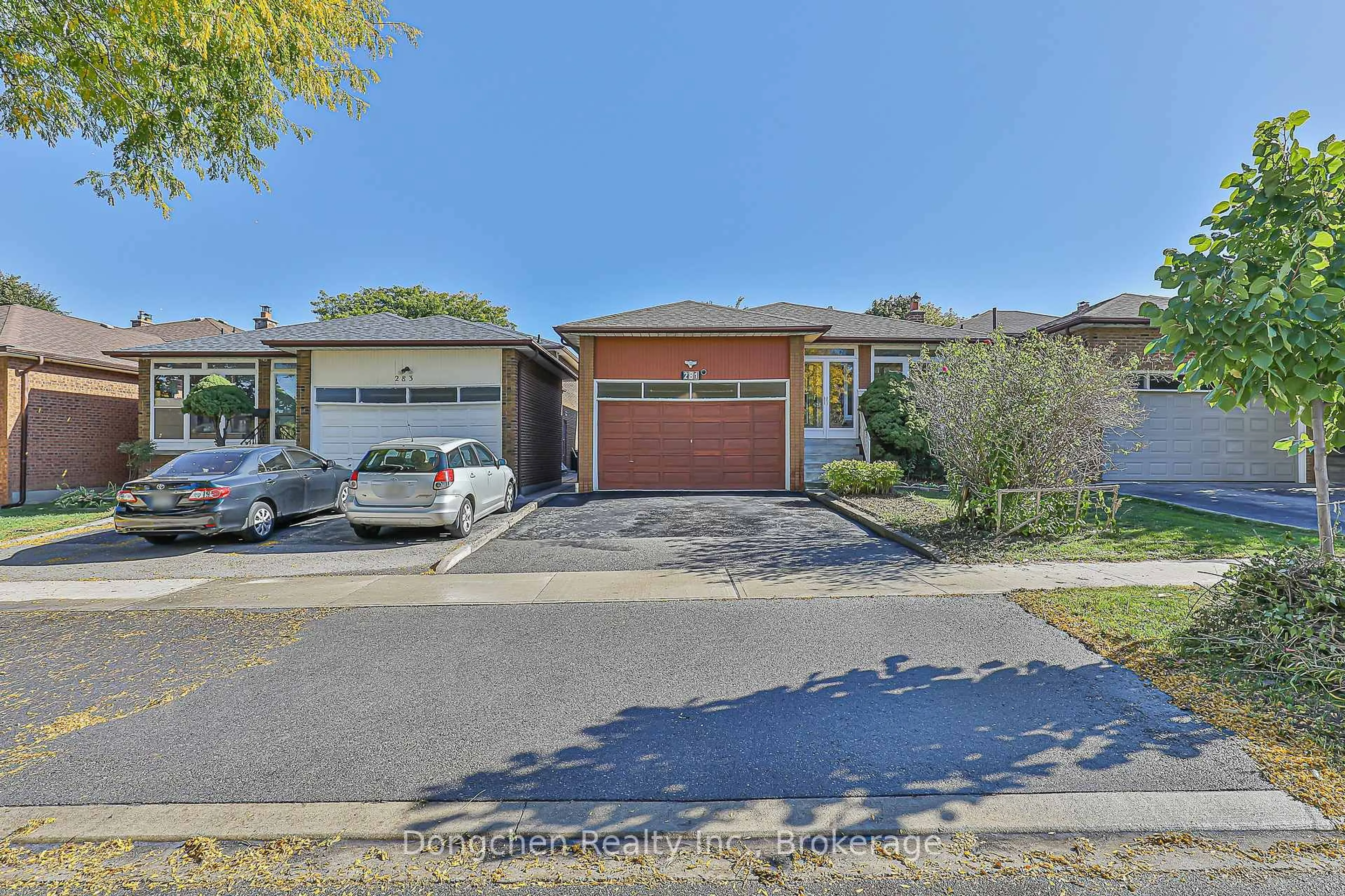 A pic from outside/outdoor area/front of a property/back of a property/a pic from drone, street for 281 Huntsmill Blvd, Toronto Ontario M1W 3E4