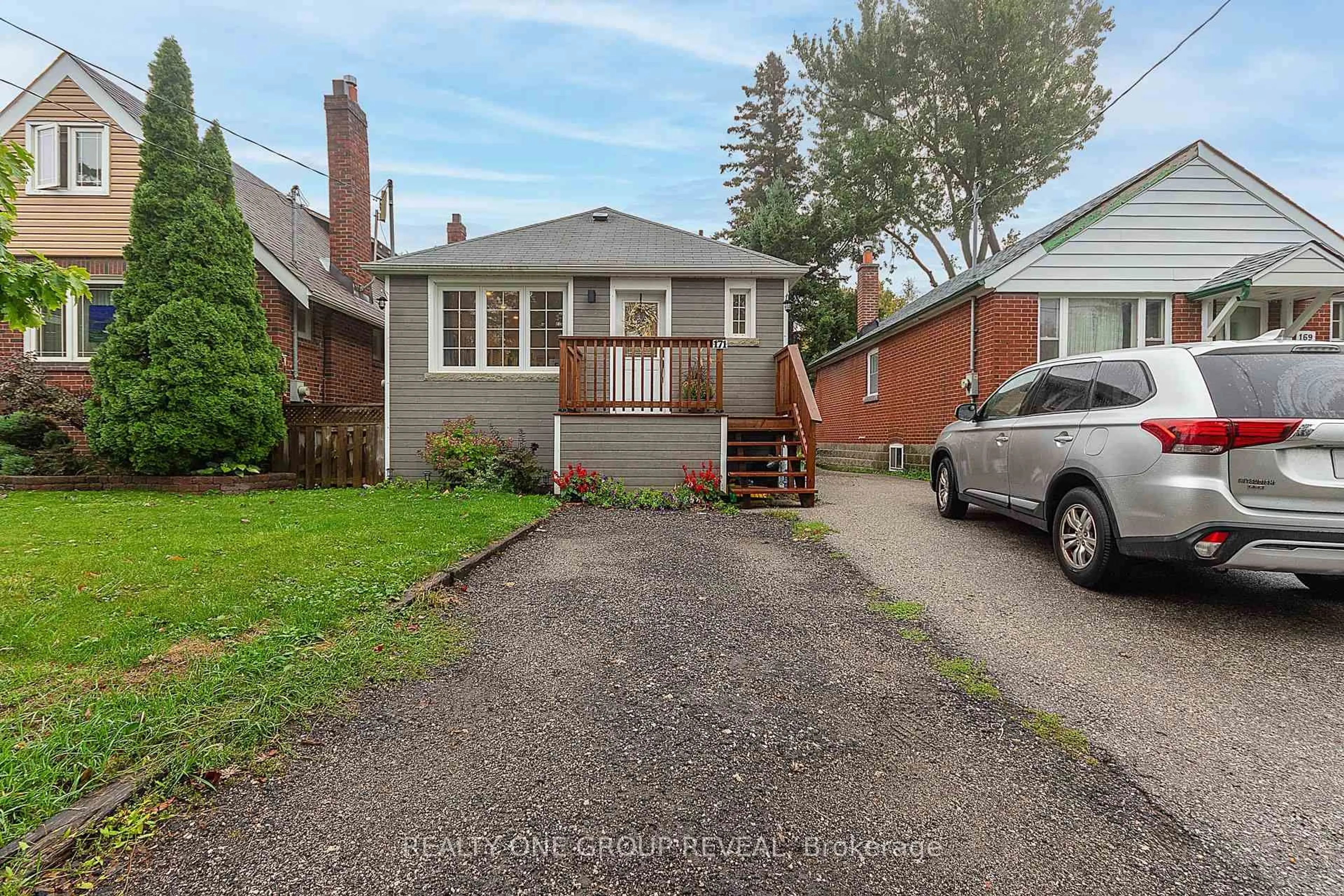A pic from outside/outdoor area/front of a property/back of a property/a pic from drone, street for 171 McIntosh St, Toronto Ontario M1N 3Y8
