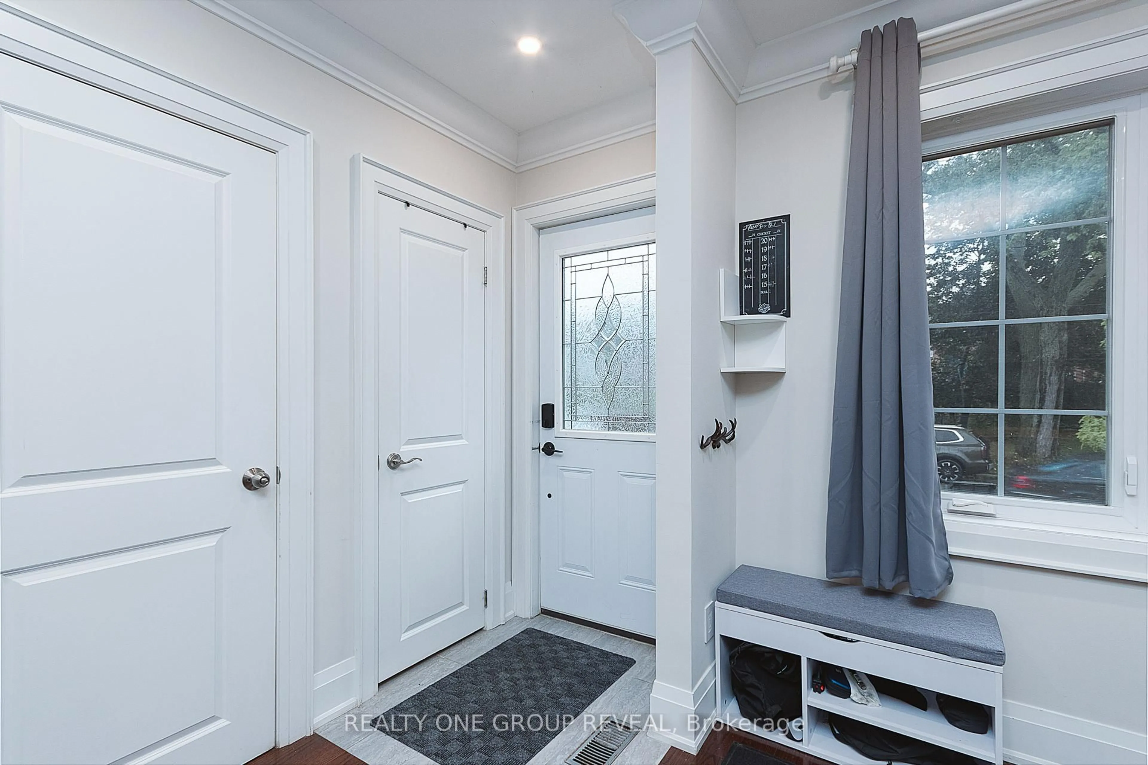 Indoor entryway for 171 McIntosh St, Toronto Ontario M1N 3Y8