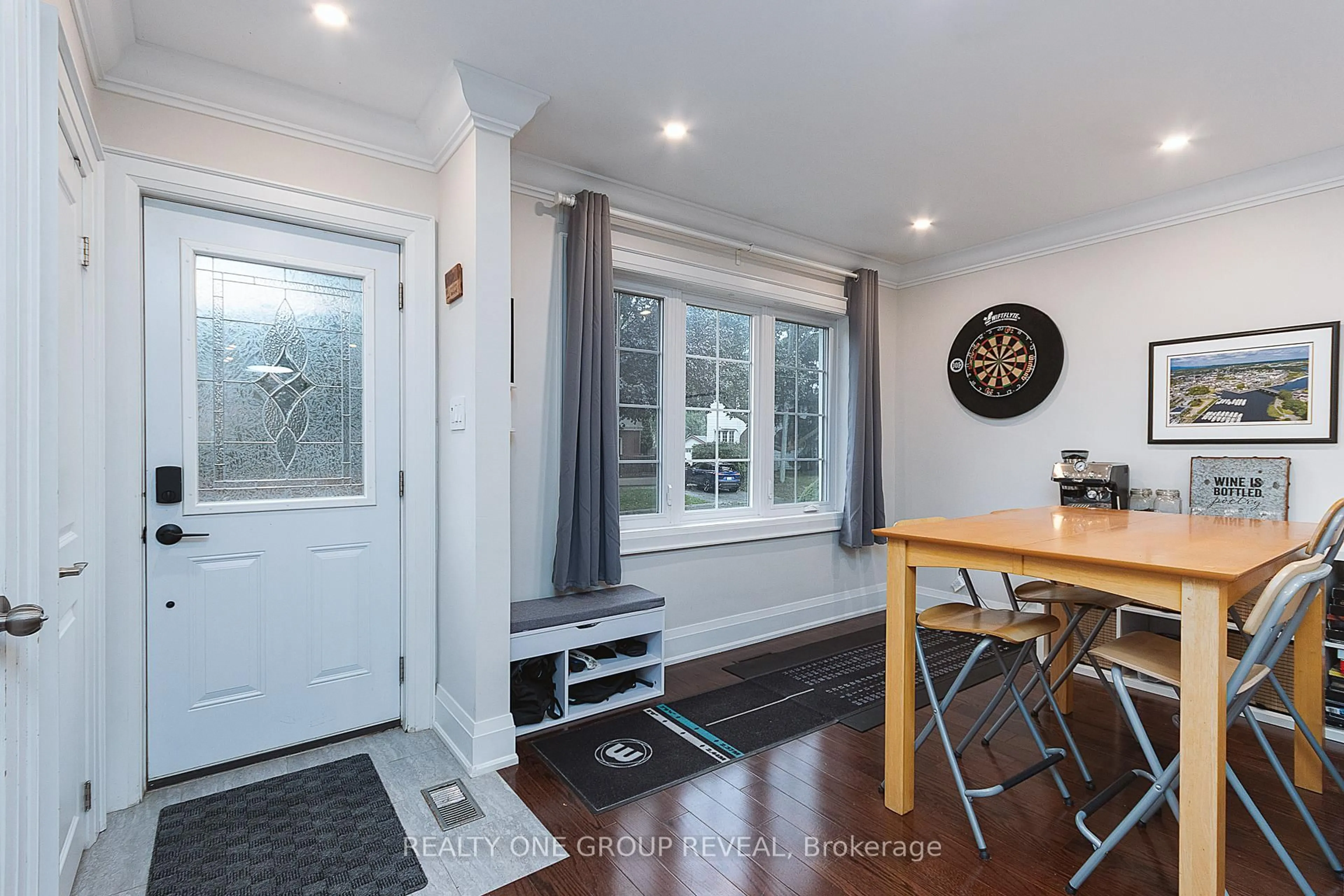 Indoor entryway for 171 McIntosh St, Toronto Ontario M1N 3Y8