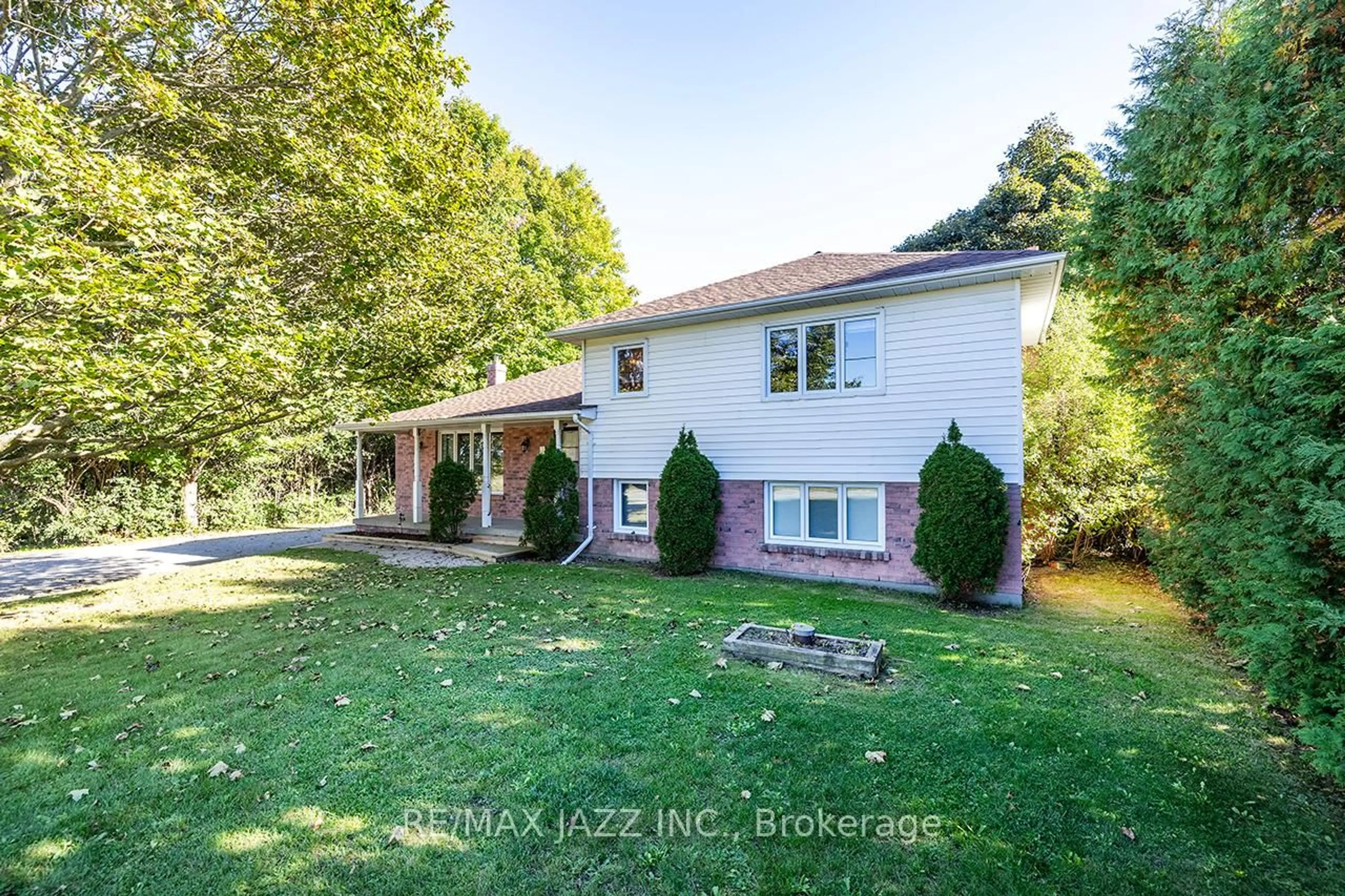 A pic from outside/outdoor area/front of a property/back of a property/a pic from drone, water/lake/river/ocean view for 585 Myrtle Rd, Whitby Ontario L0B 1A0