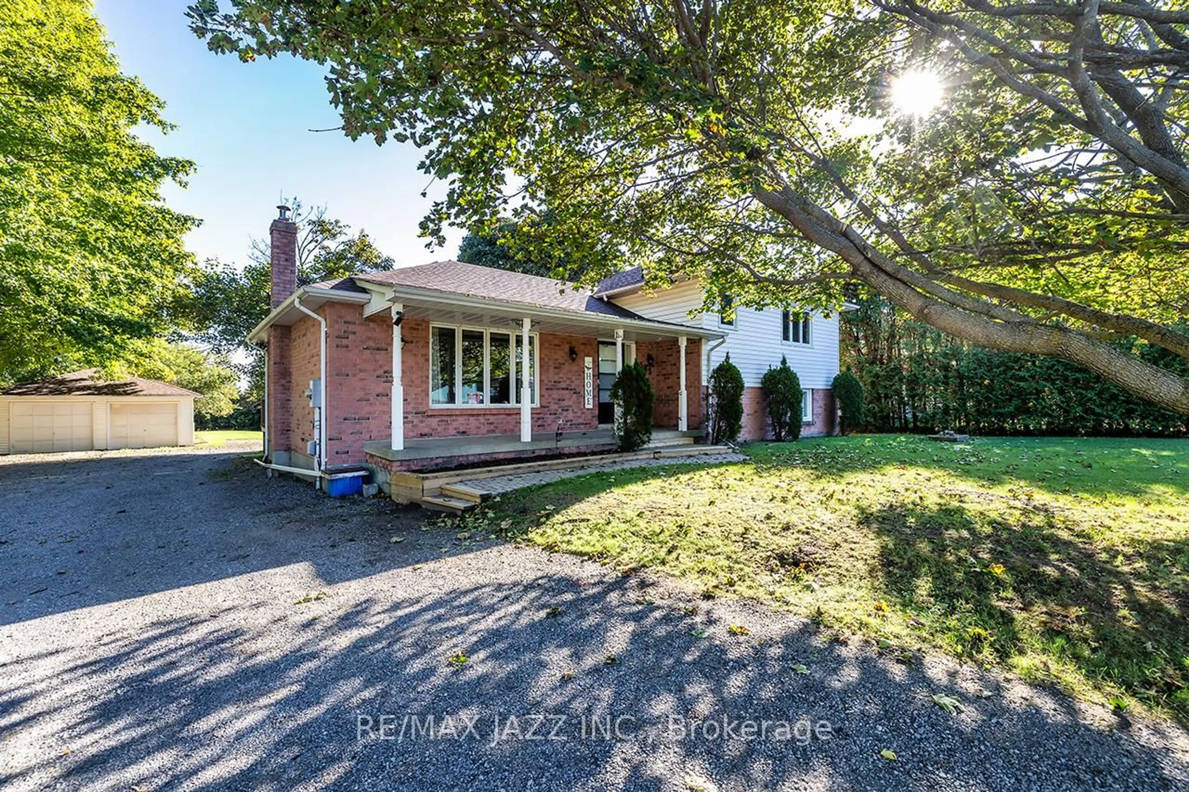 Home with brick exterior material, street for 585 Myrtle Rd, Whitby Ontario L0B 1A0