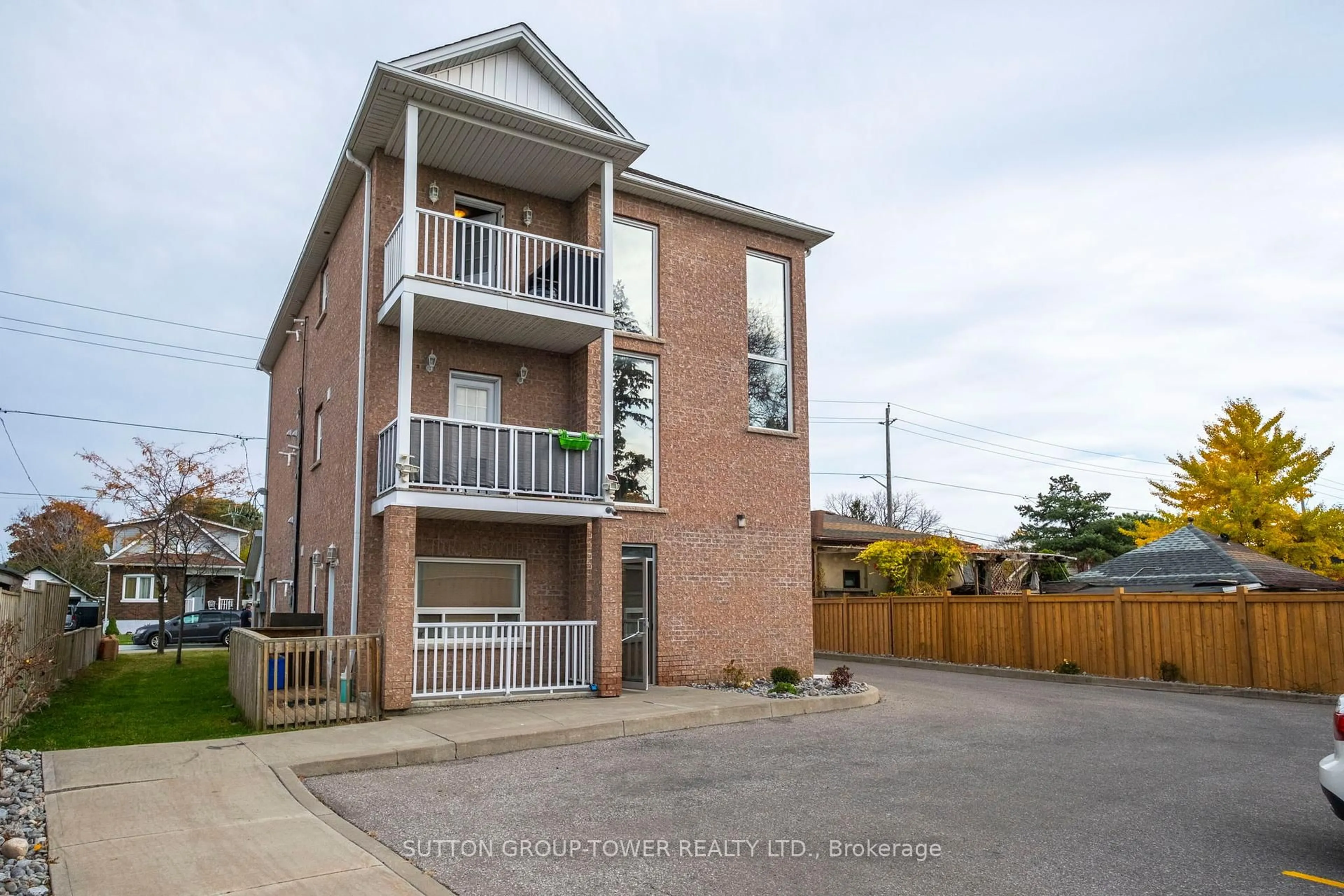 Home with brick exterior material, street for 750 Albert St, Oshawa Ontario L1H 4T6