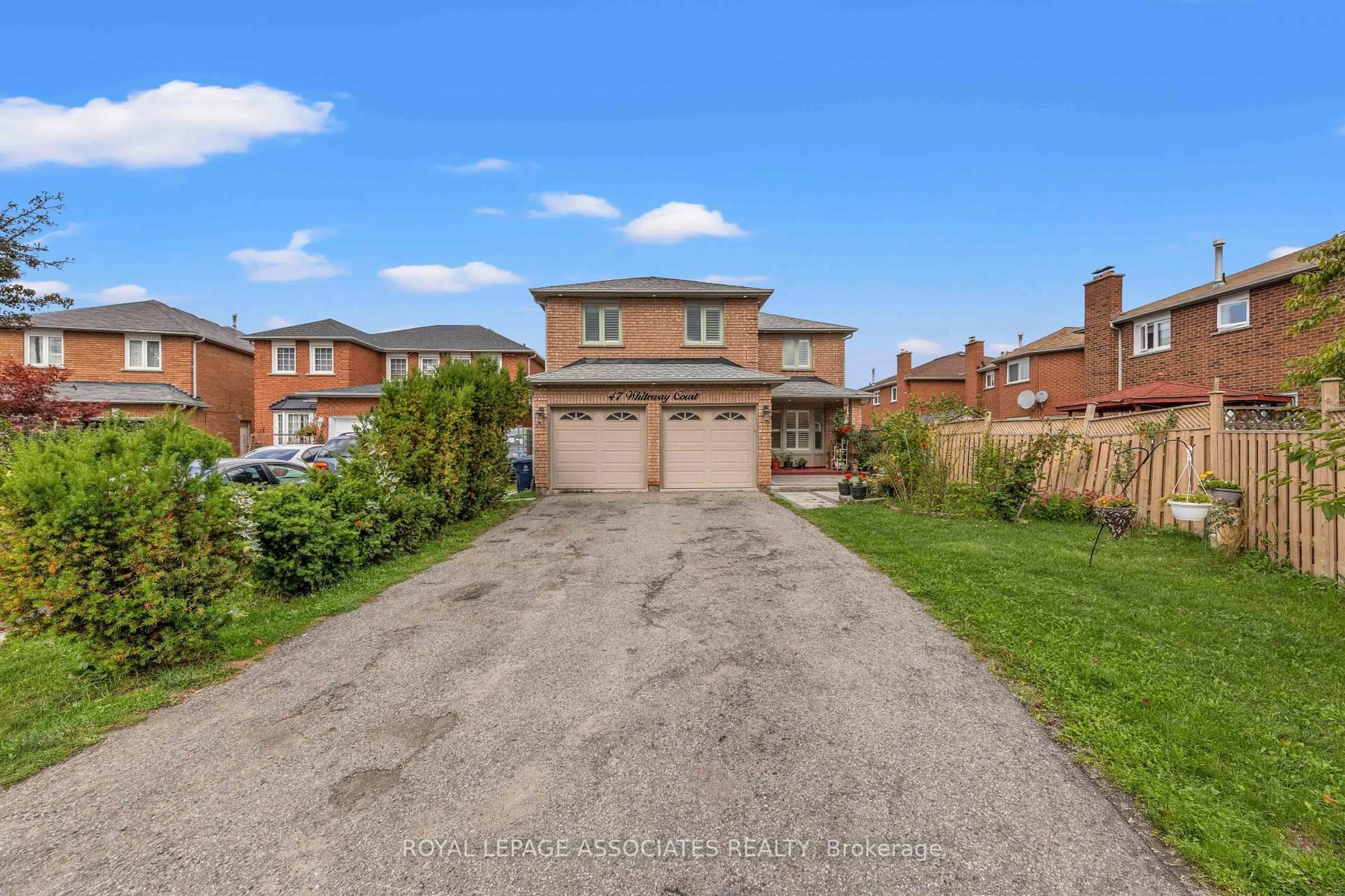 A pic from outside/outdoor area/front of a property/back of a property/a pic from drone, street for 47 Whiteway Crt, Toronto Ontario M1B 5L9