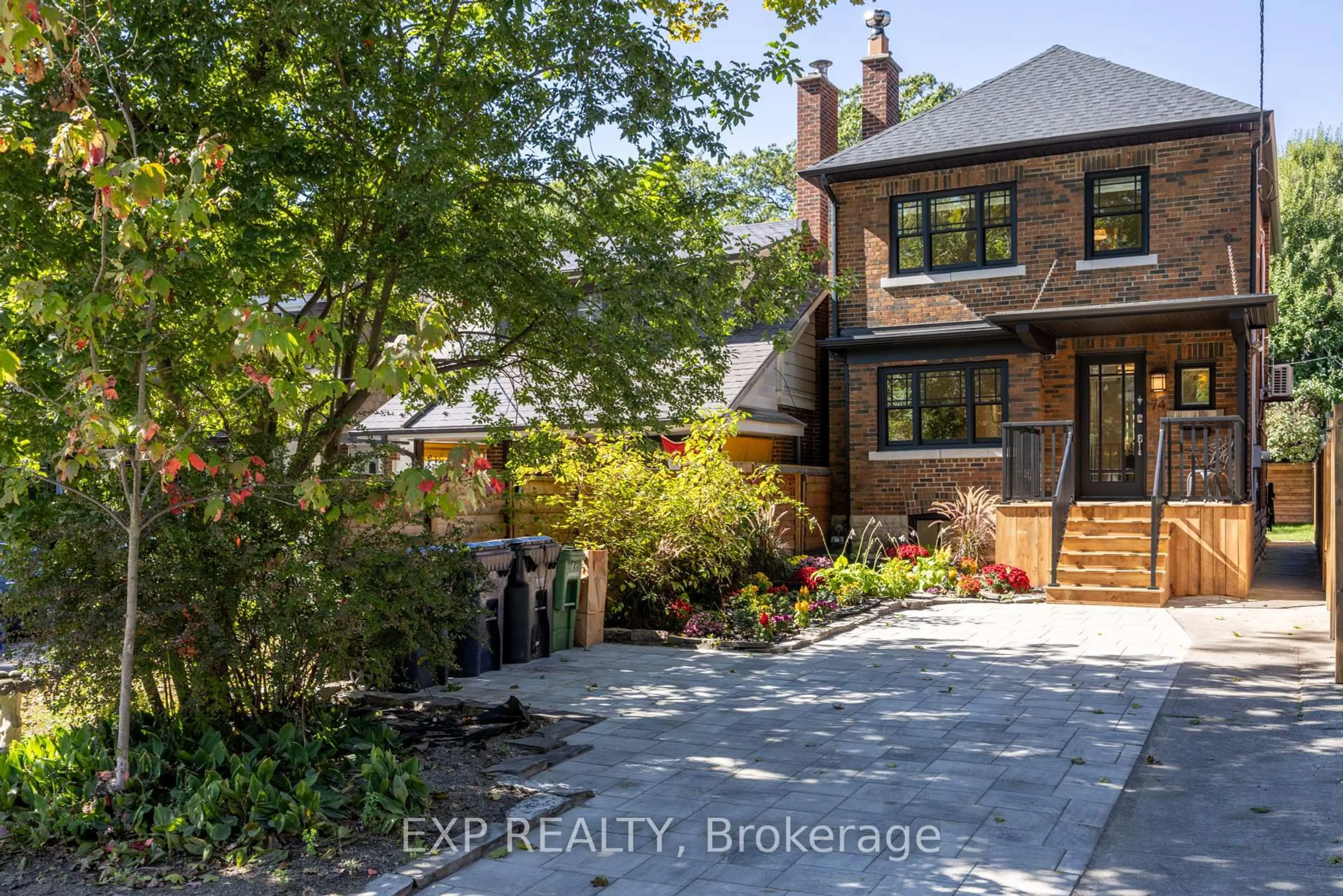A pic from outside/outdoor area/front of a property/back of a property/a pic from drone, street for 74 Willow Ave, Toronto Ontario M4E 3K2