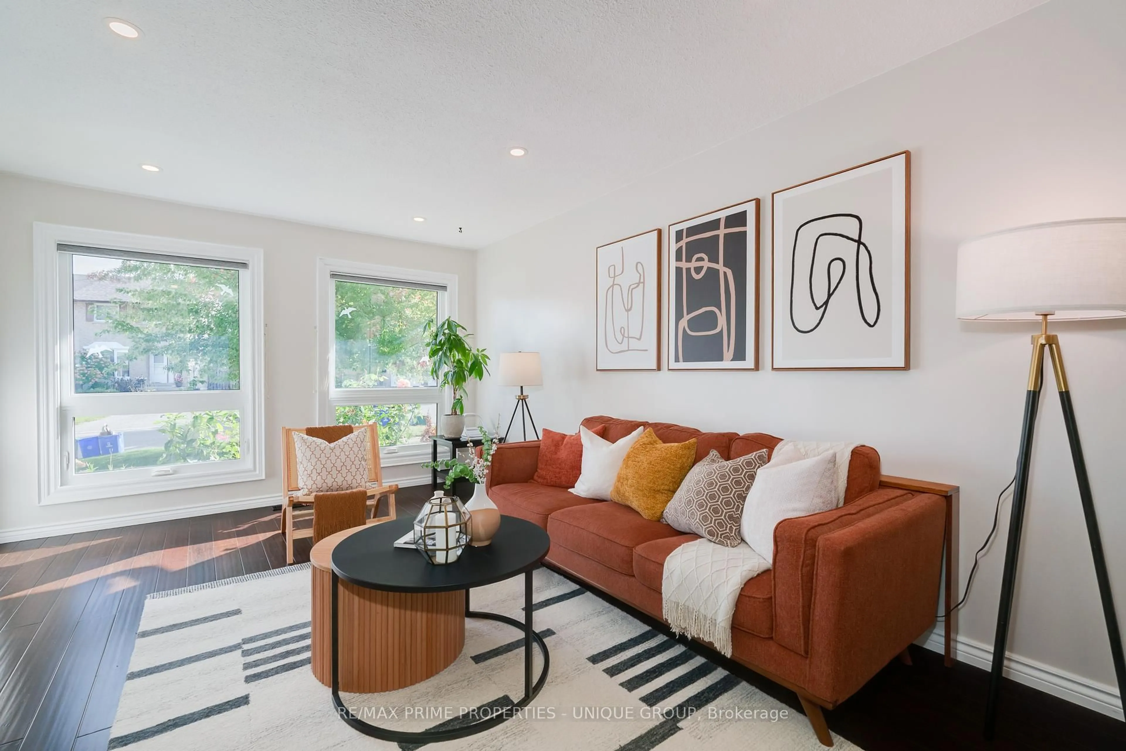 Living room with furniture, unknown for 520 Muirfield St, Oshawa Ontario L1H 8G4