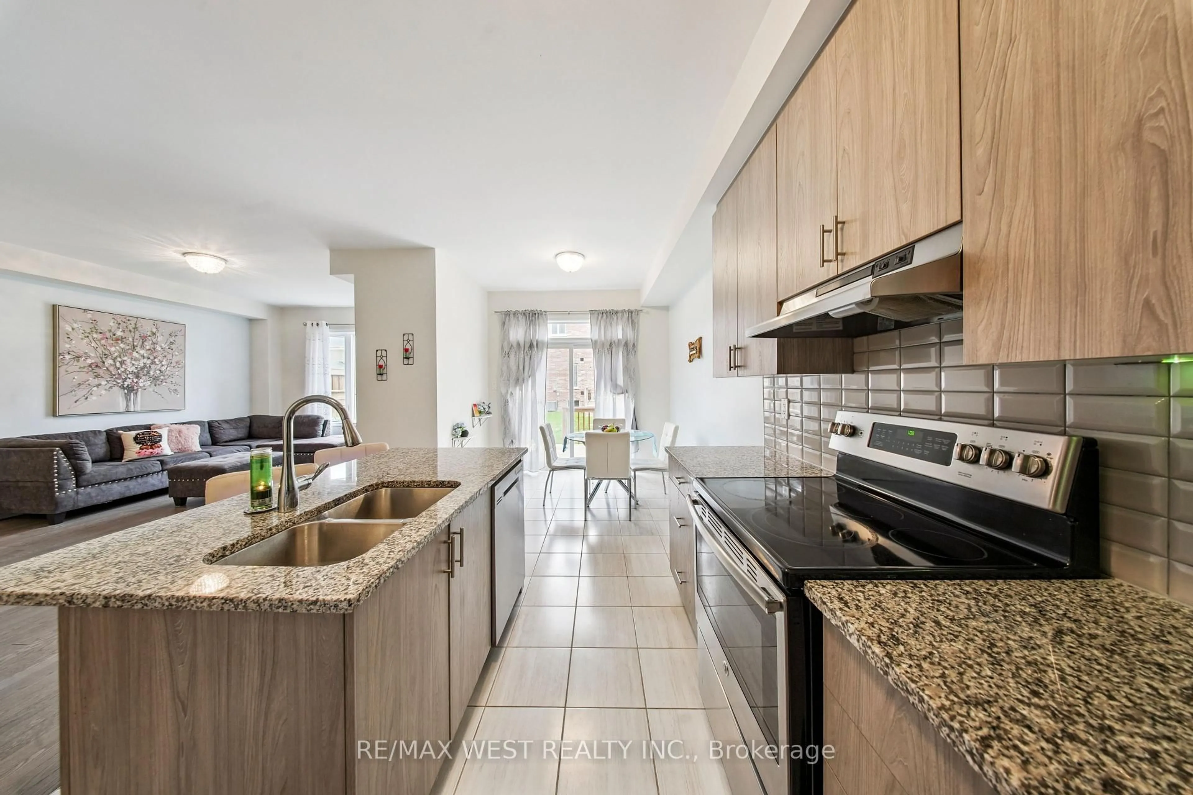 Open concept kitchen, ceramic/tile floor for 4 Hickling Lane, Ajax Ontario L1T 0N6