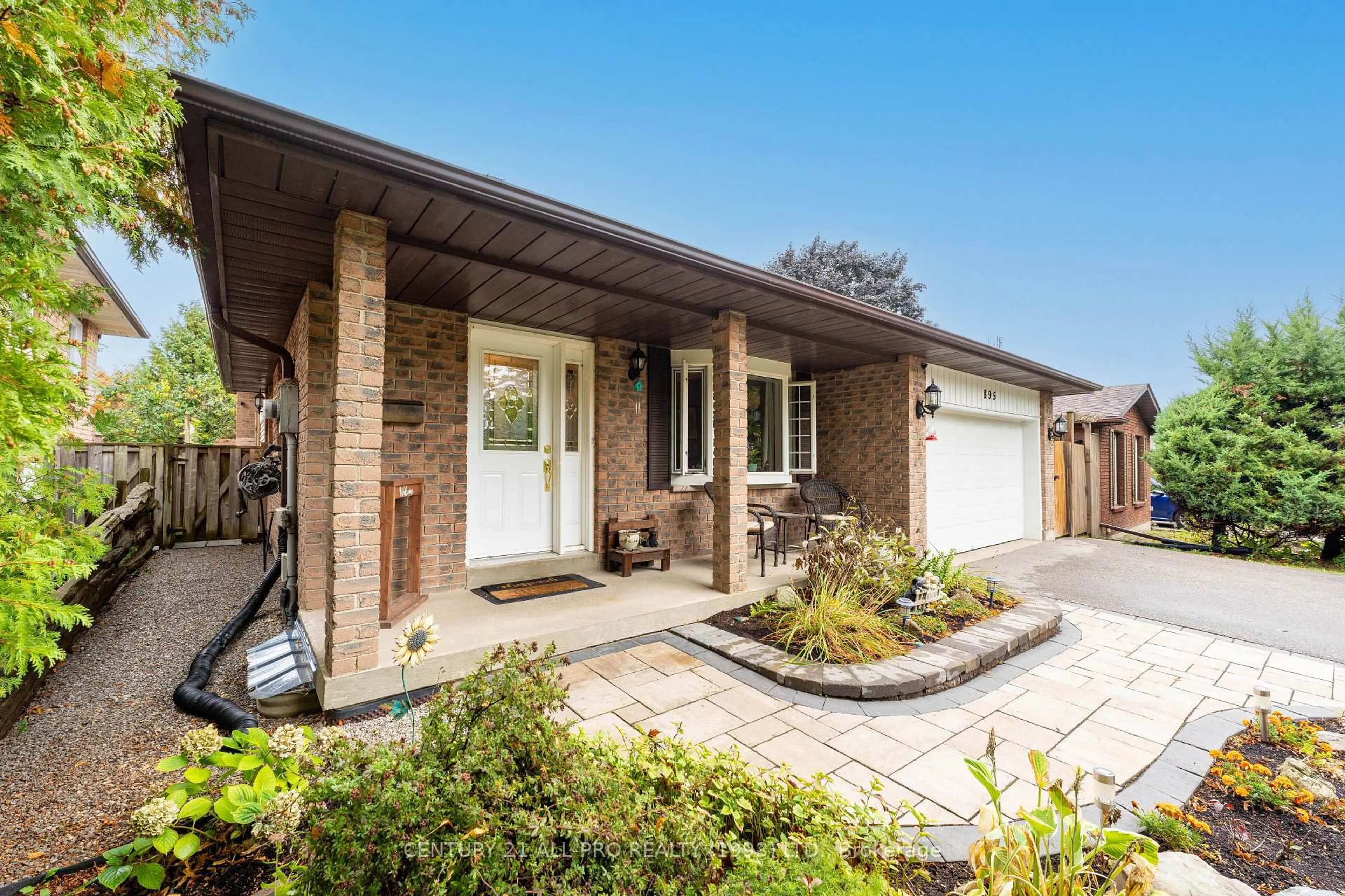 Home with brick exterior material, street for 895 Exeter St, Oshawa Ontario L1G 6R9