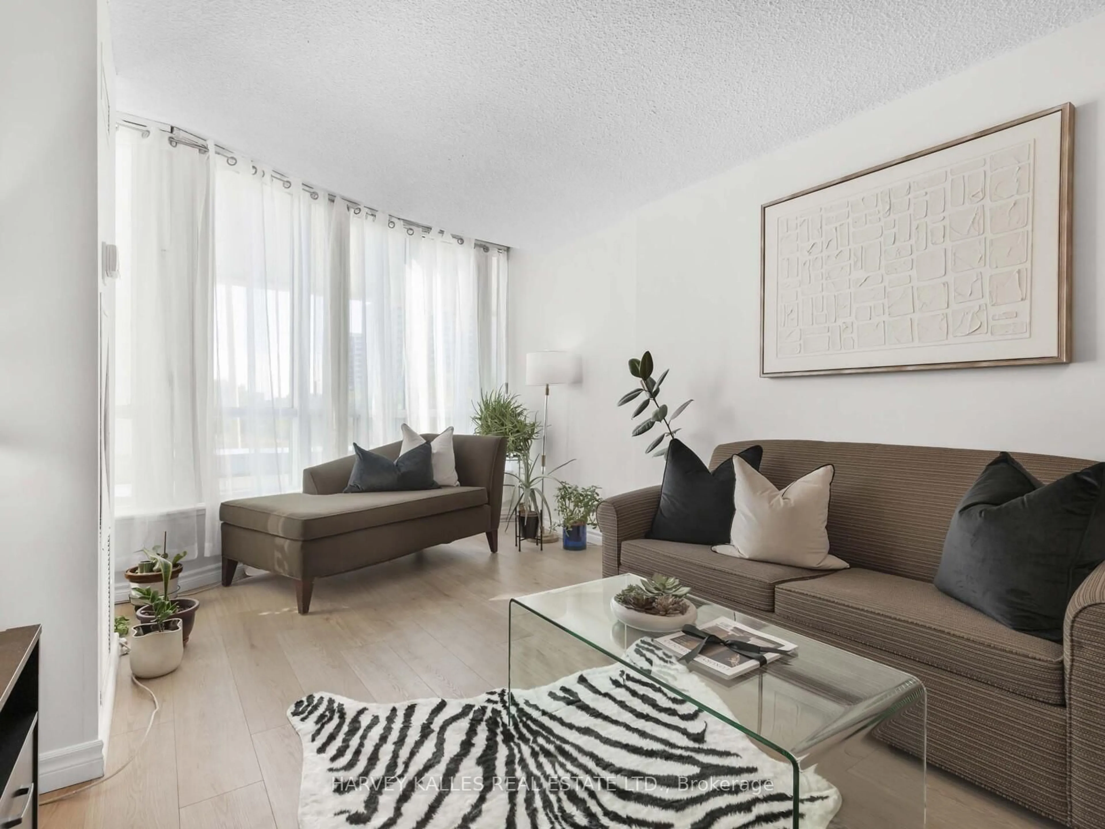 Living room with furniture, unknown for 2550 Lawrence Ave #211, Toronto Ontario M1P 4Z3