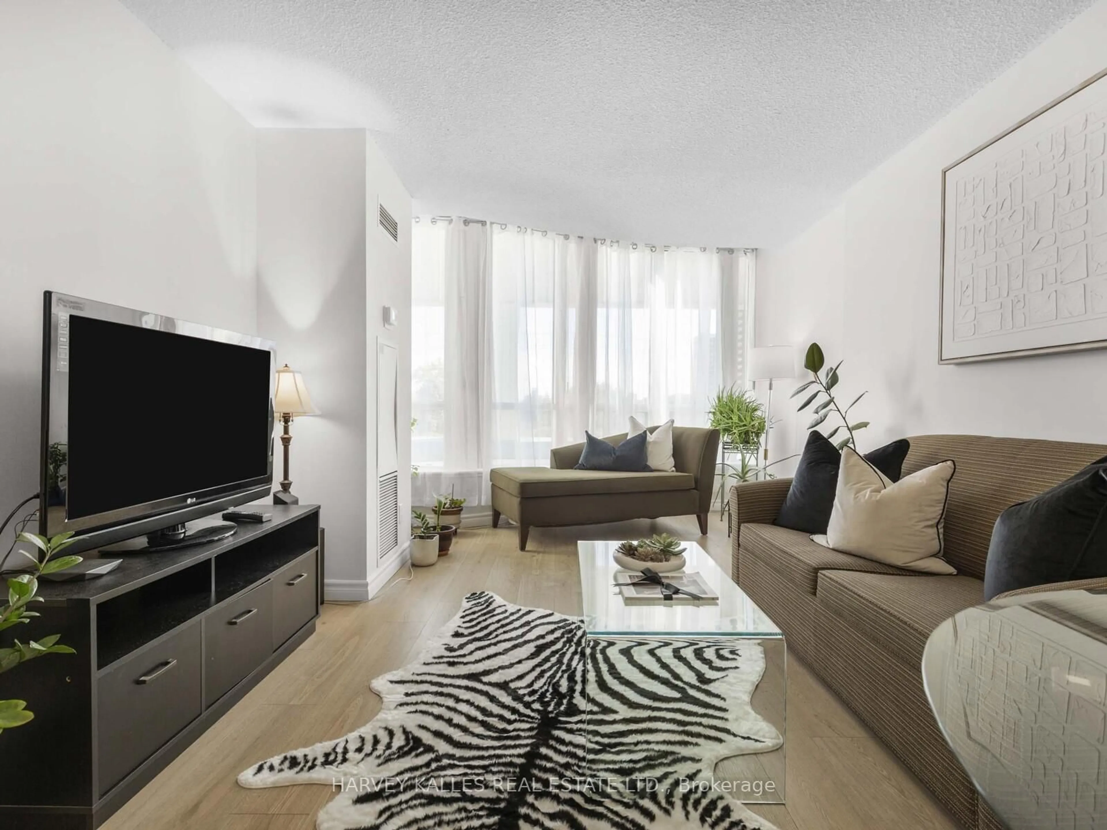 Living room with furniture, unknown for 2550 Lawrence Ave #211, Toronto Ontario M1P 4Z3