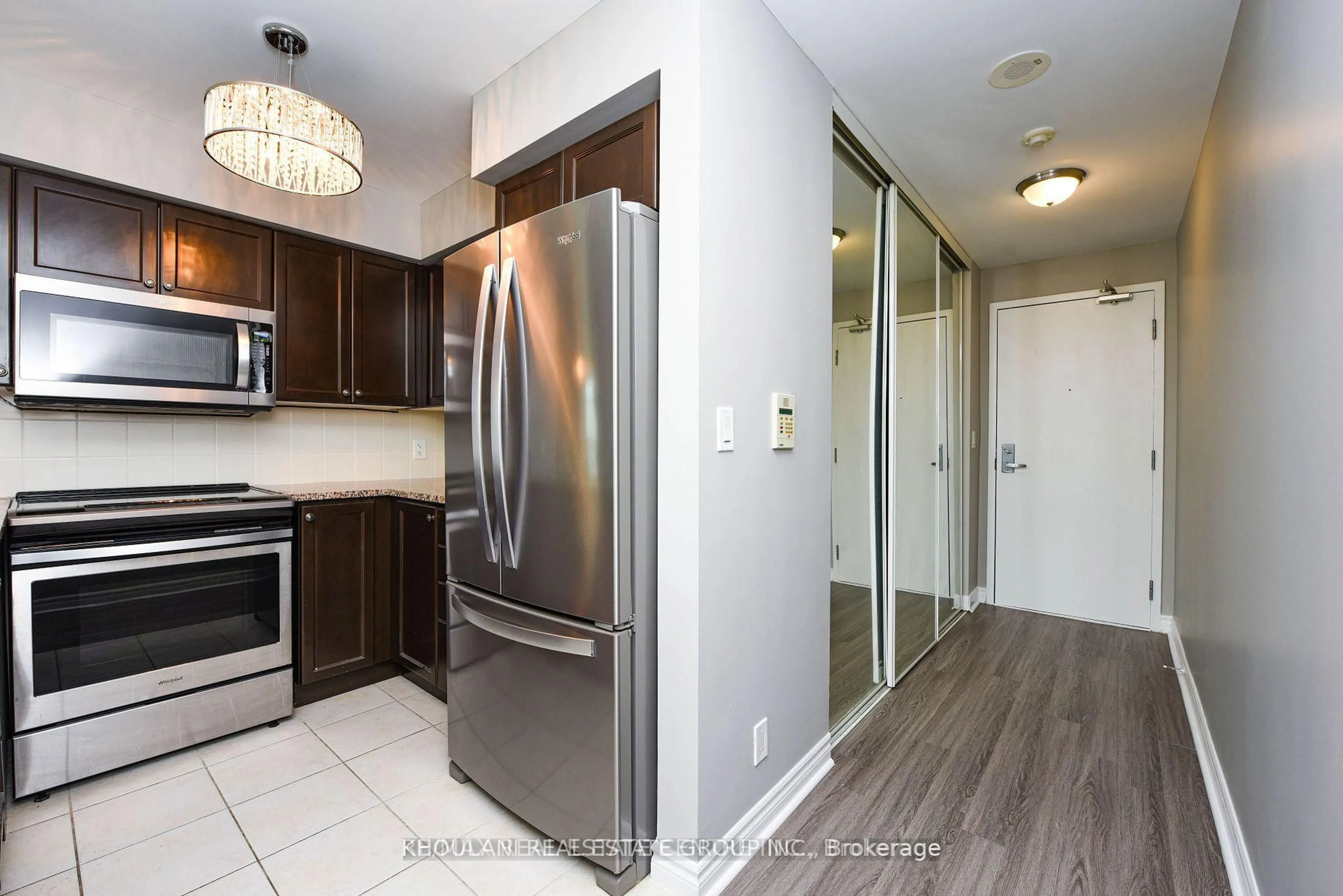 Standard kitchen, ceramic/tile floor for 68 Grangeway Ave #1816, Toronto Ontario M1H 0A1