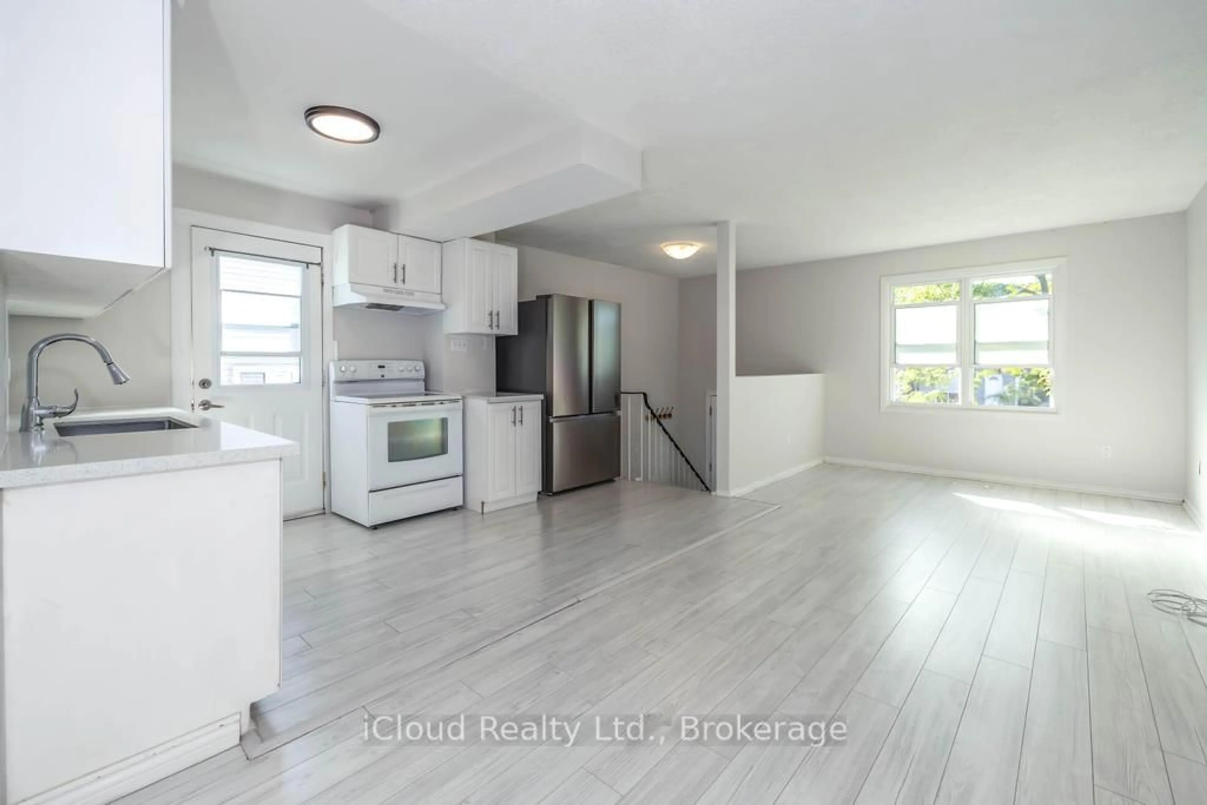 Open concept kitchen, unknown for 1419 Outlet Dr, Oshawa Ontario L1J 7Z6