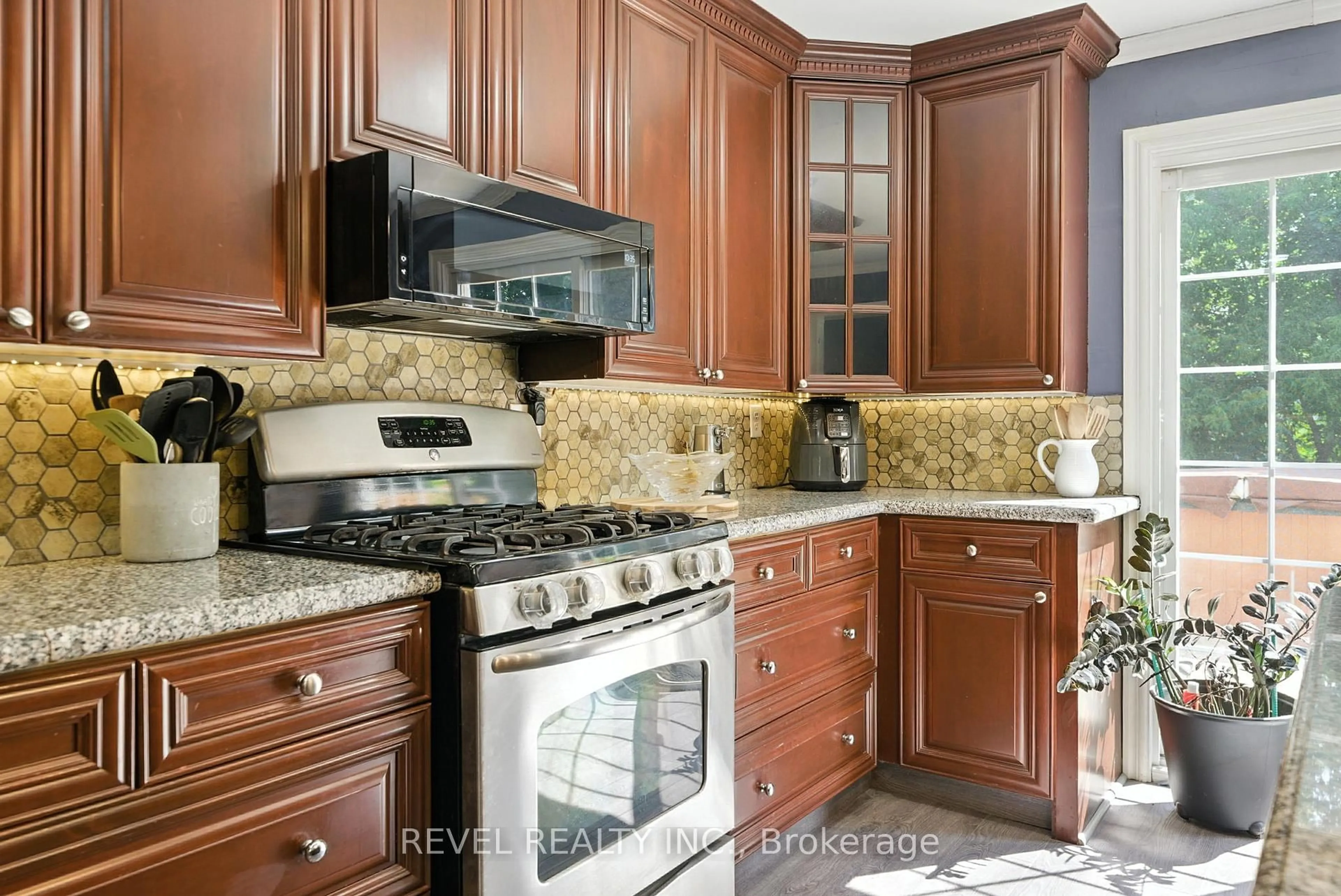 Contemporary kitchen, ceramic/tile floor for 57 Rosehill Blvd, Oshawa Ontario L1J 5G6