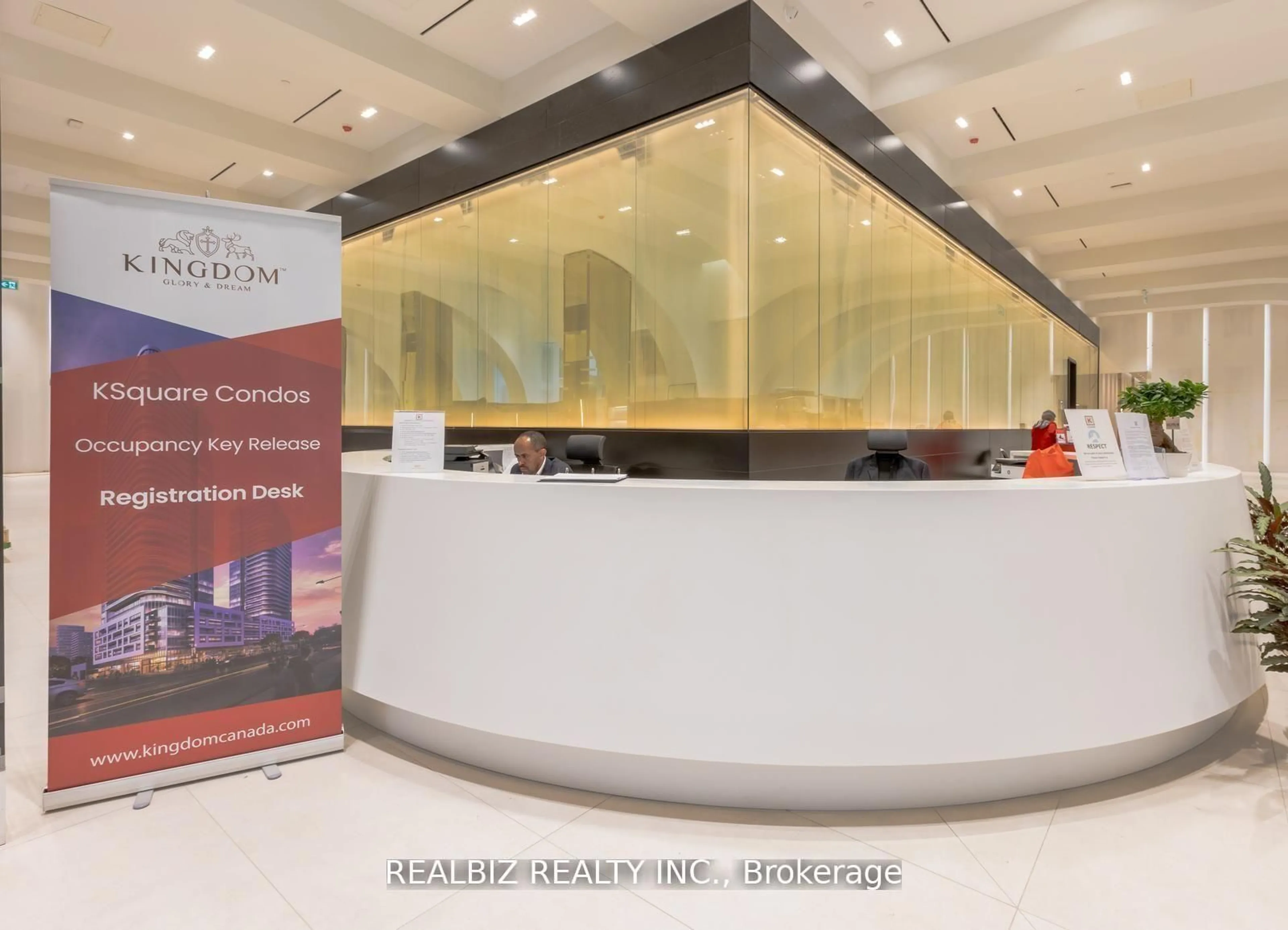 Indoor foyer for 2033 Kennedy Rd #2003, Toronto Ontario M1T 0B9
