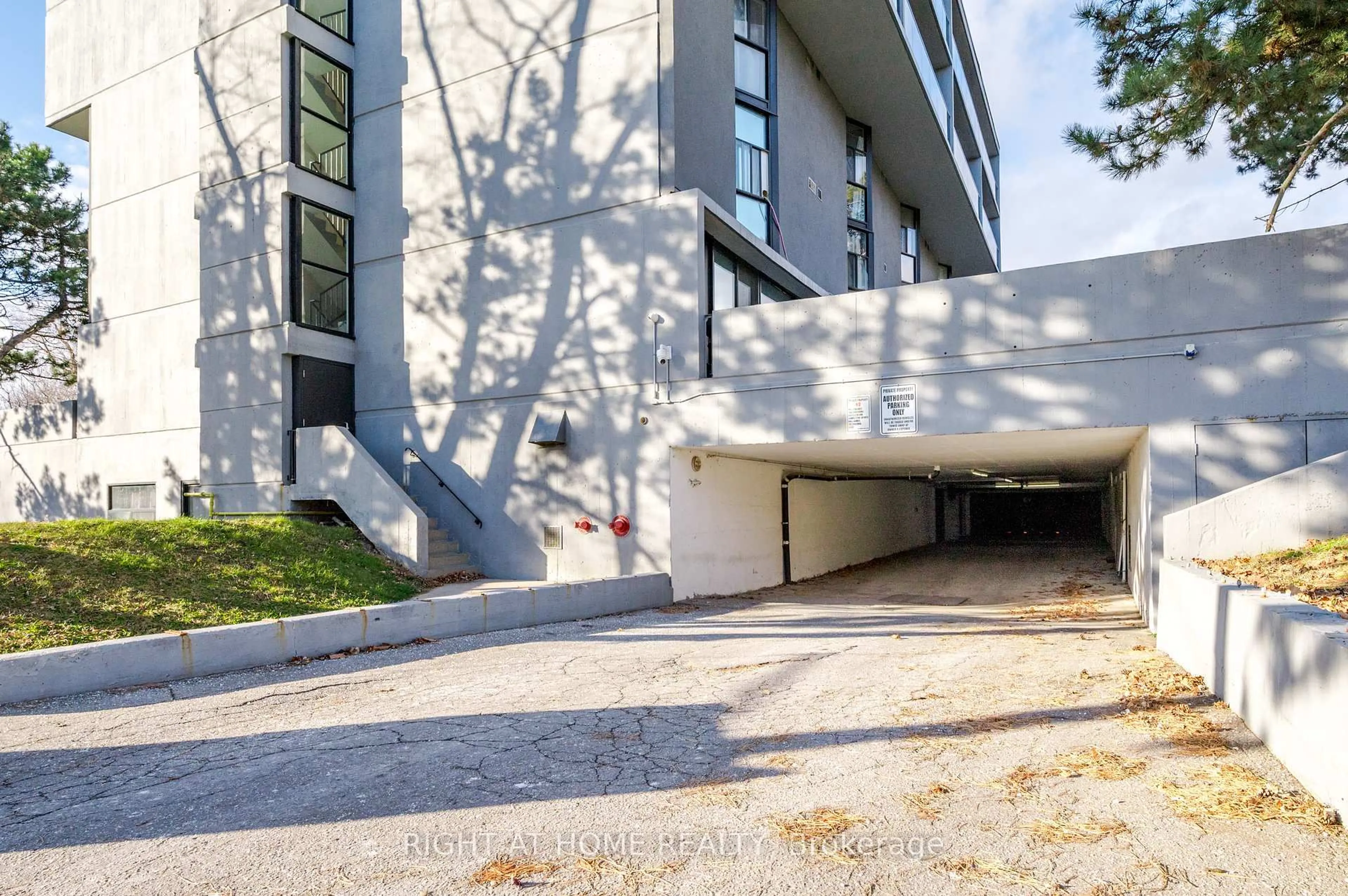 Unknown for 454 Centre St #110, Oshawa Ontario L1H 4C2