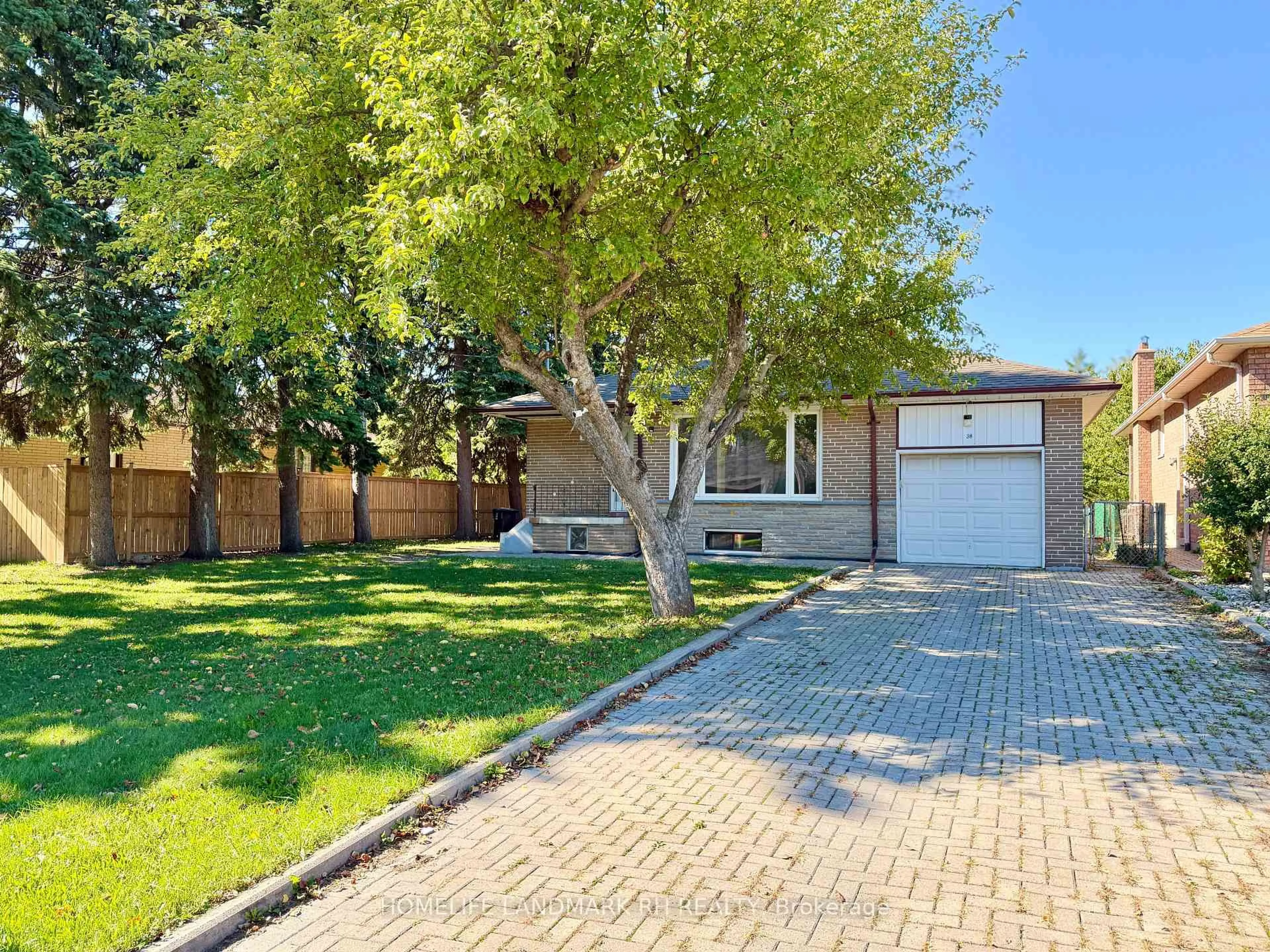 A pic from outside/outdoor area/front of a property/back of a property/a pic from drone, street for 38 Aragon Ave, Toronto Ontario M1T 1X7