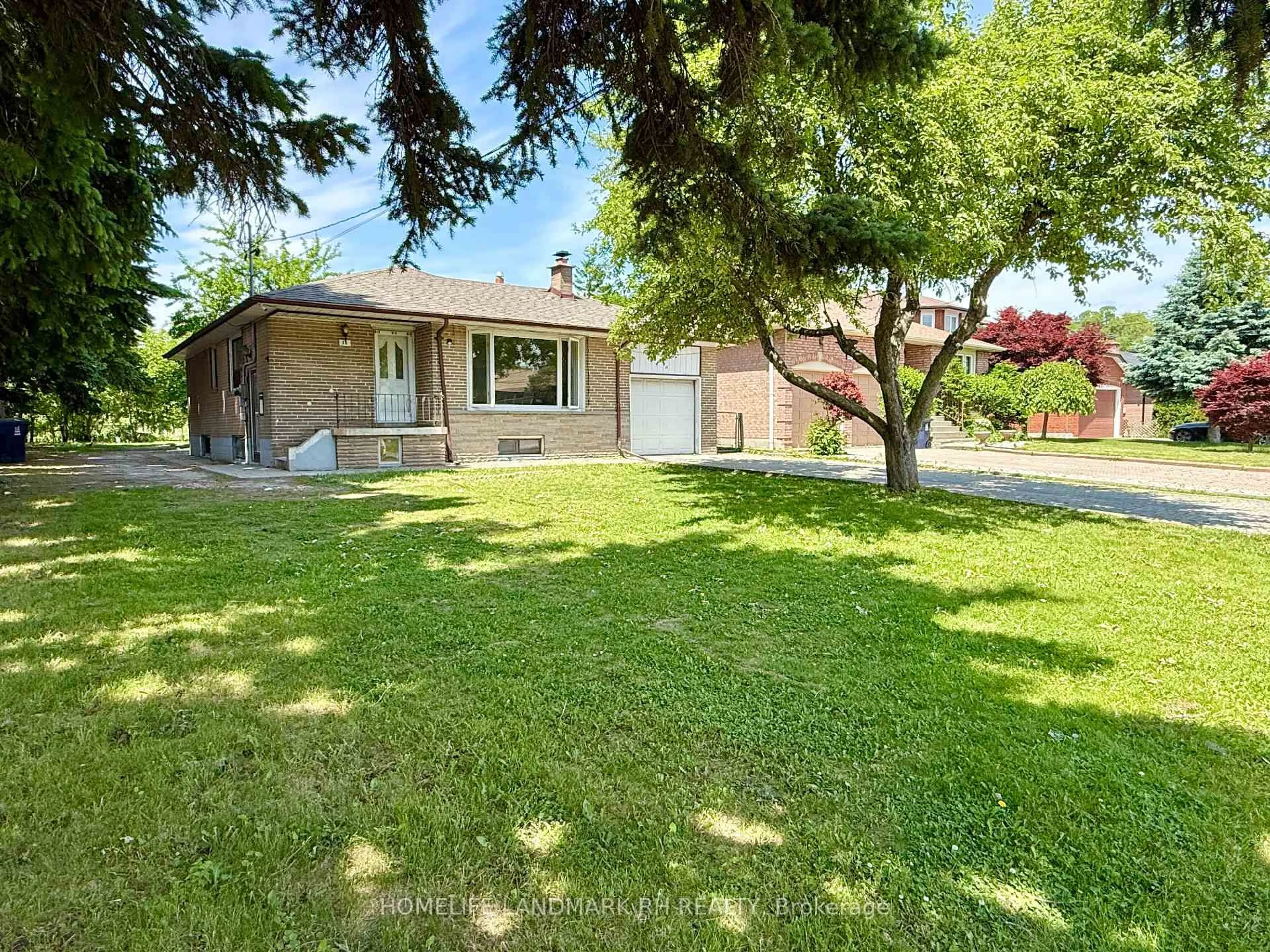 A pic from outside/outdoor area/front of a property/back of a property/a pic from drone, street for 38 Aragon Ave, Toronto Ontario M1T 1X7