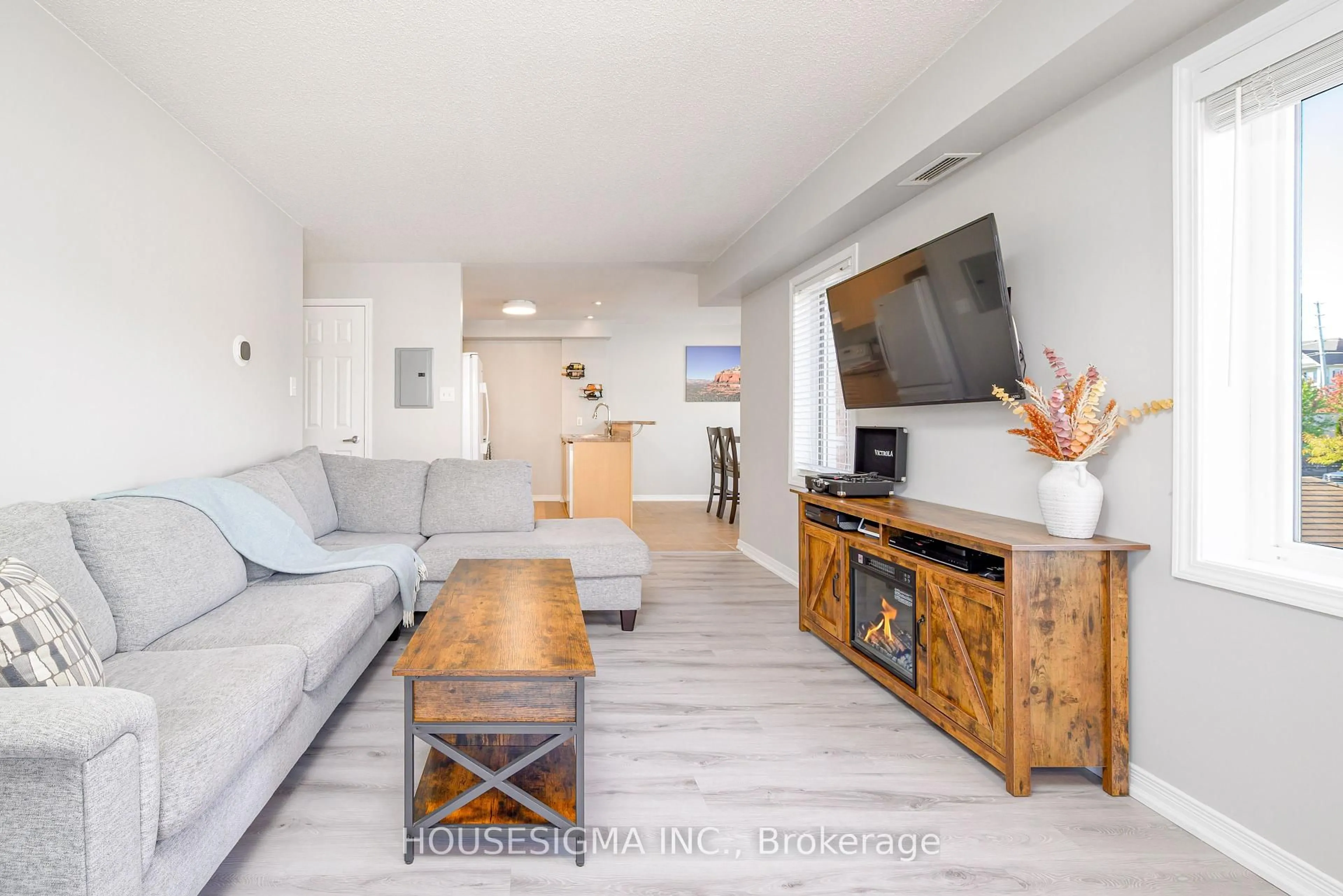 Living room with furniture, unknown for 136 Aspen Springs Dr #206, Clarington Ontario L1C 0H2