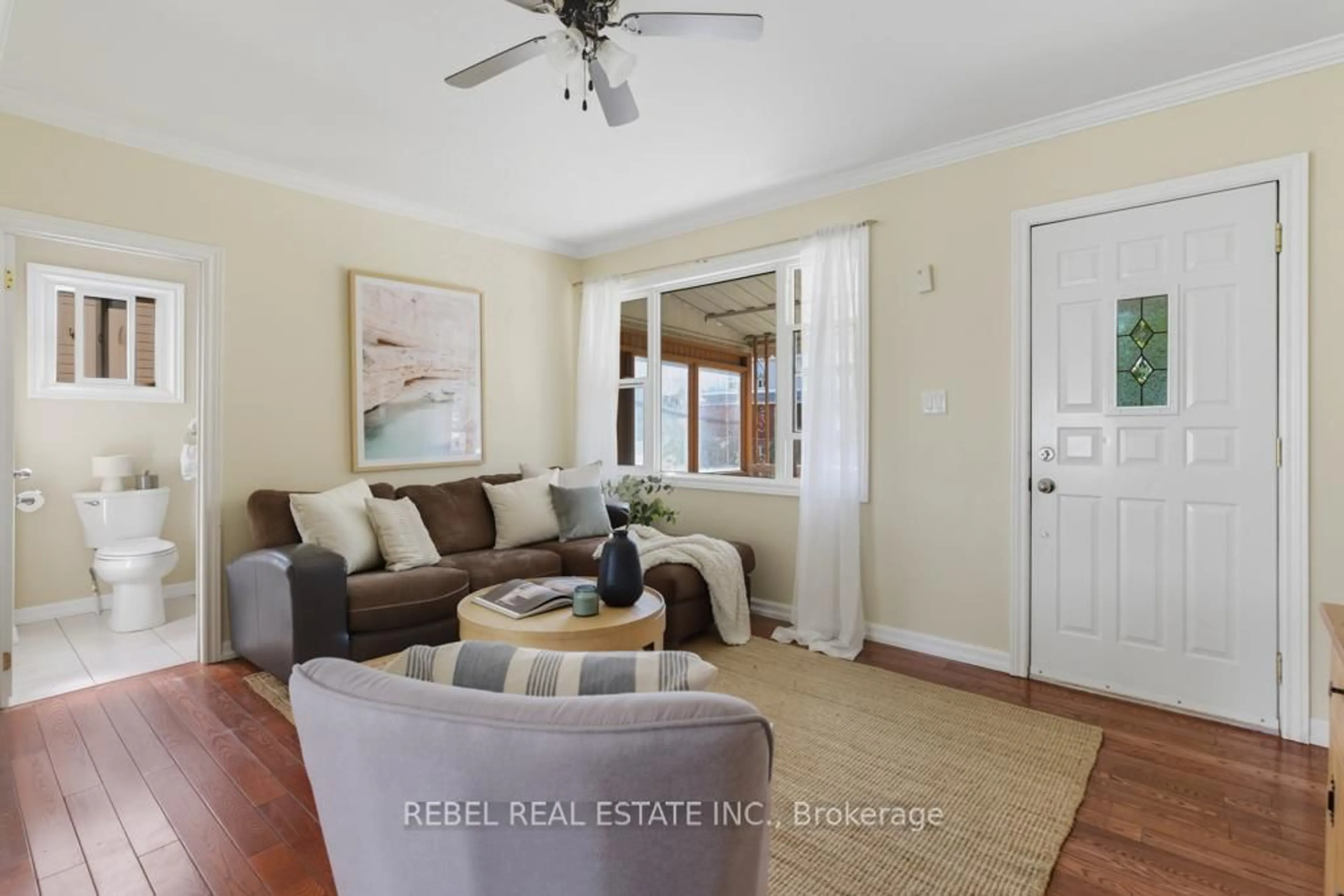 Living room with furniture, unknown for 765 Rowena St, Oshawa Ontario L1H 4Z3