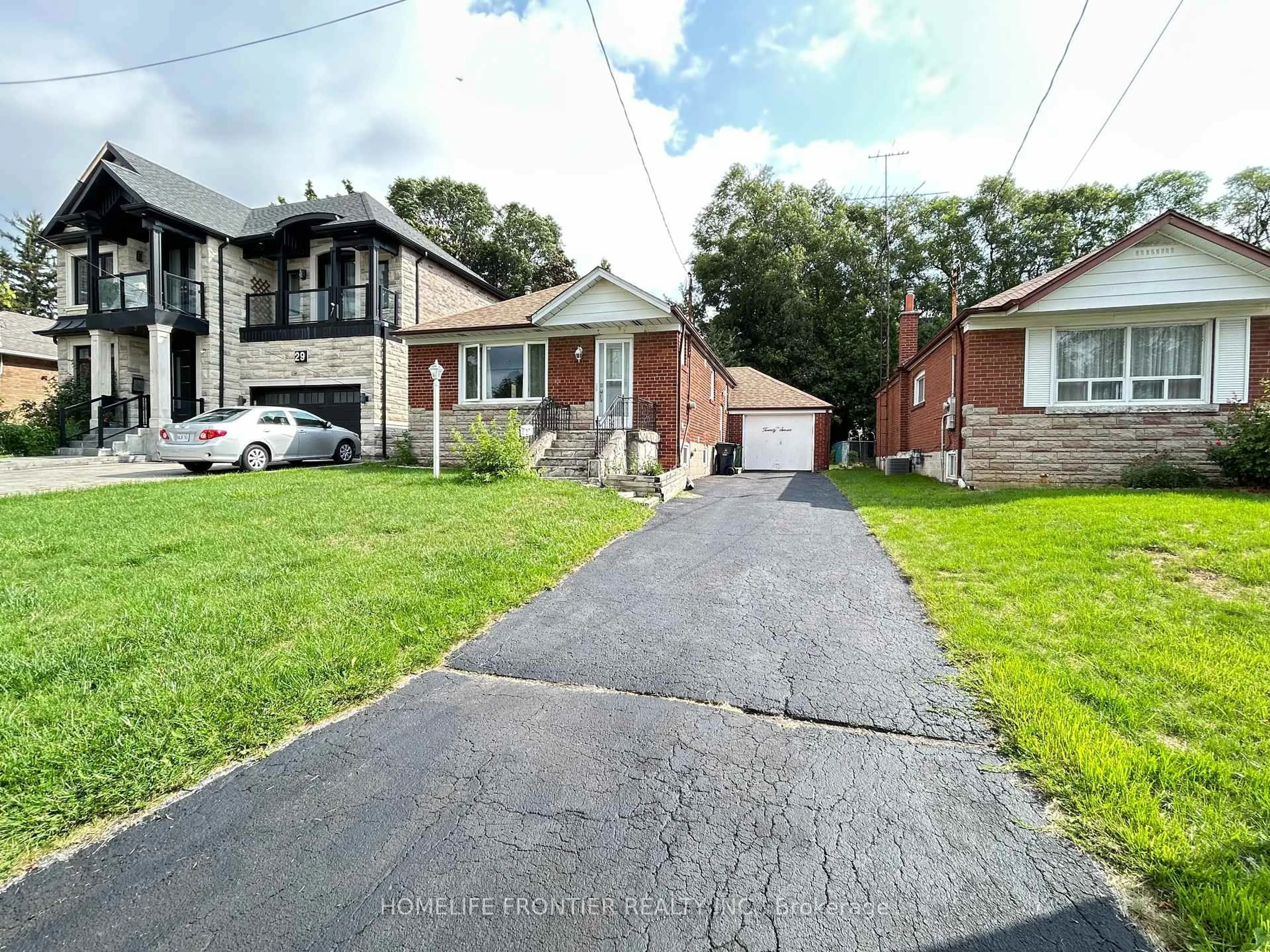 A pic from outside/outdoor area/front of a property/back of a property/a pic from drone, street for 27 Rensburg Dr, Toronto Ontario M1K 3A2