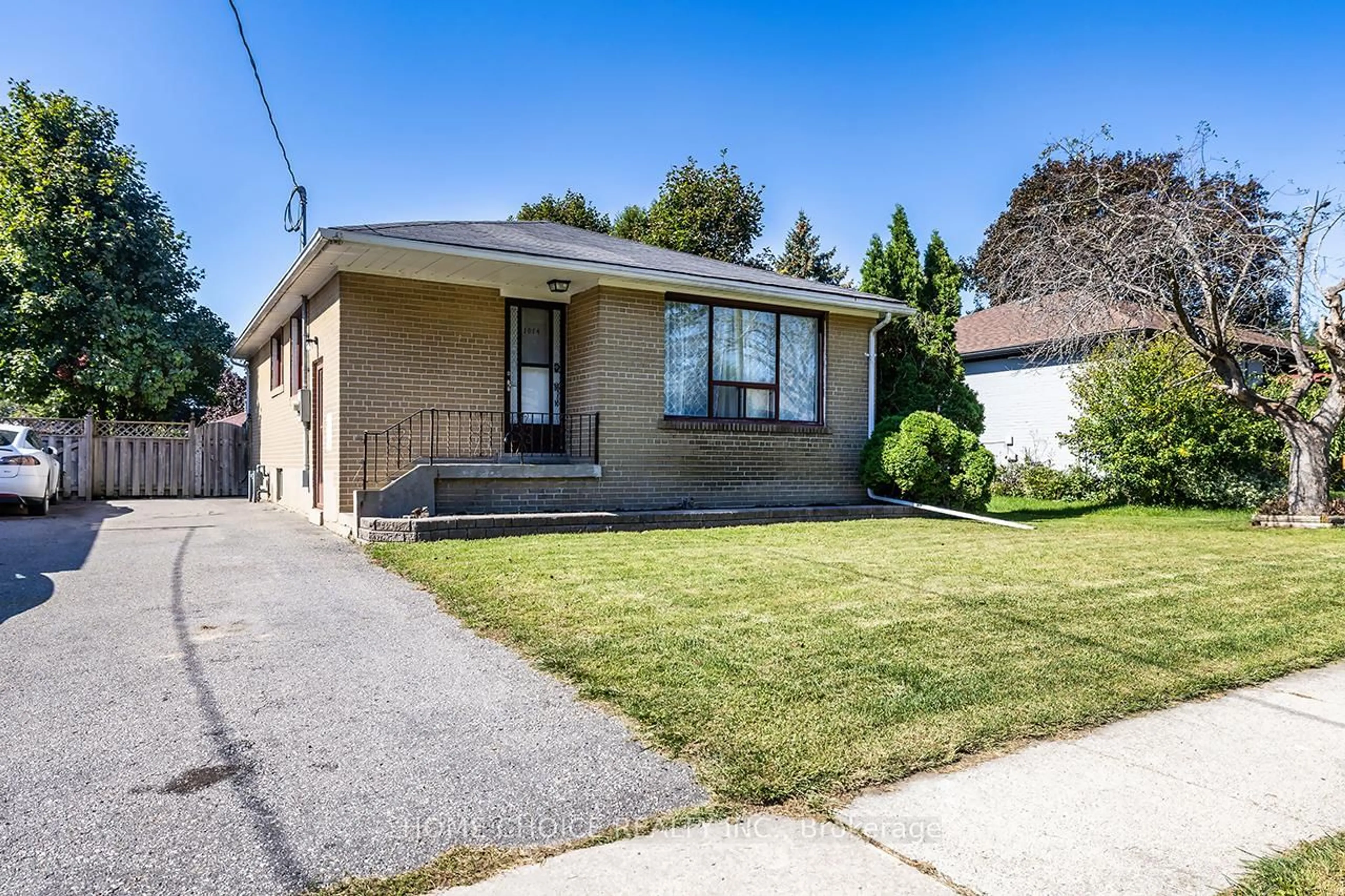 Home with brick exterior material, street for 1014 Centre St, Whitby Ontario L1N 4V3