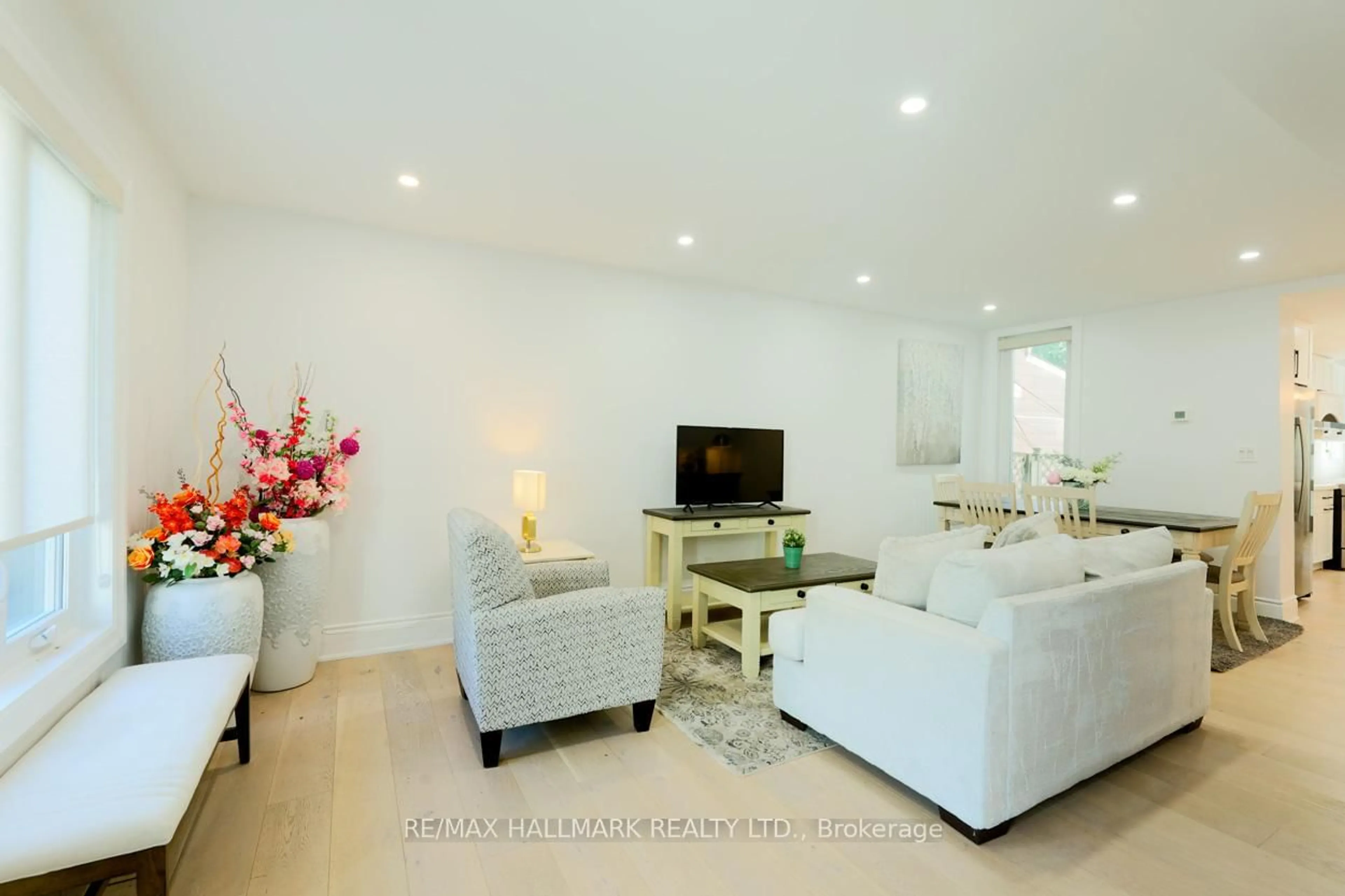 Living room with furniture, unknown for 70 Carlaw Ave, Toronto Ontario M4M 2R7