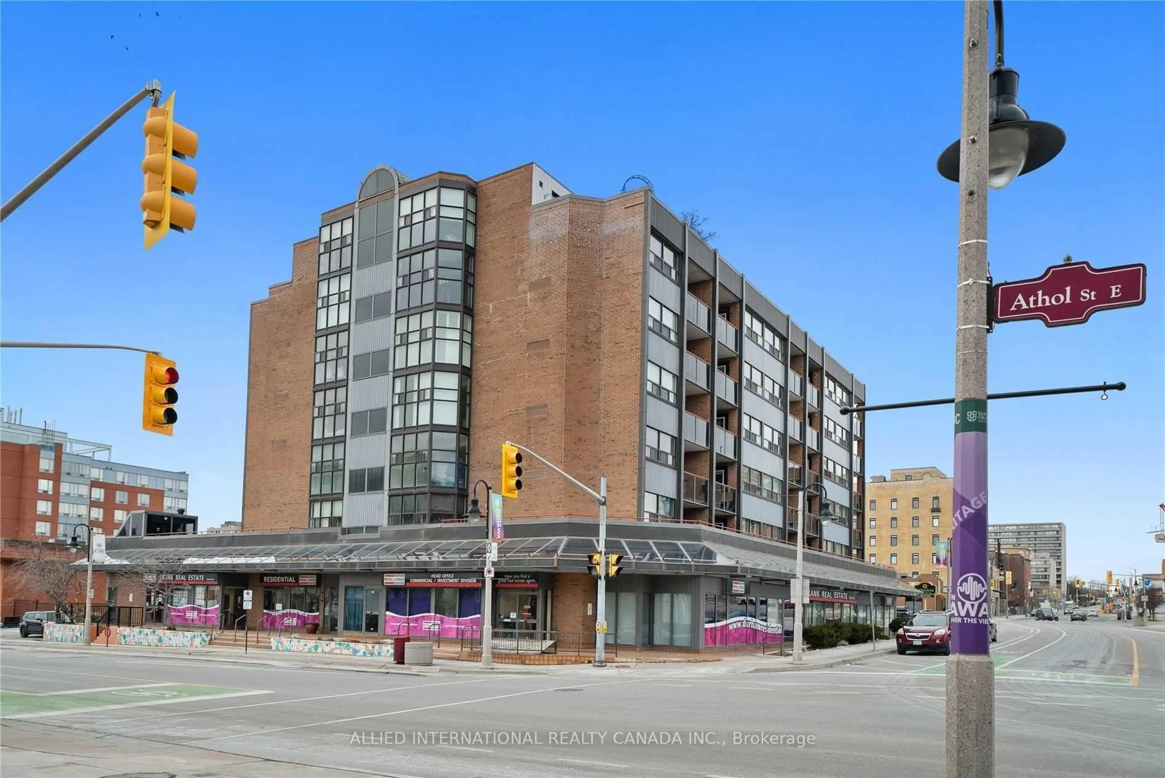 Patio, building for 80 Athol St #404, Oshawa Ontario L1H 8B7