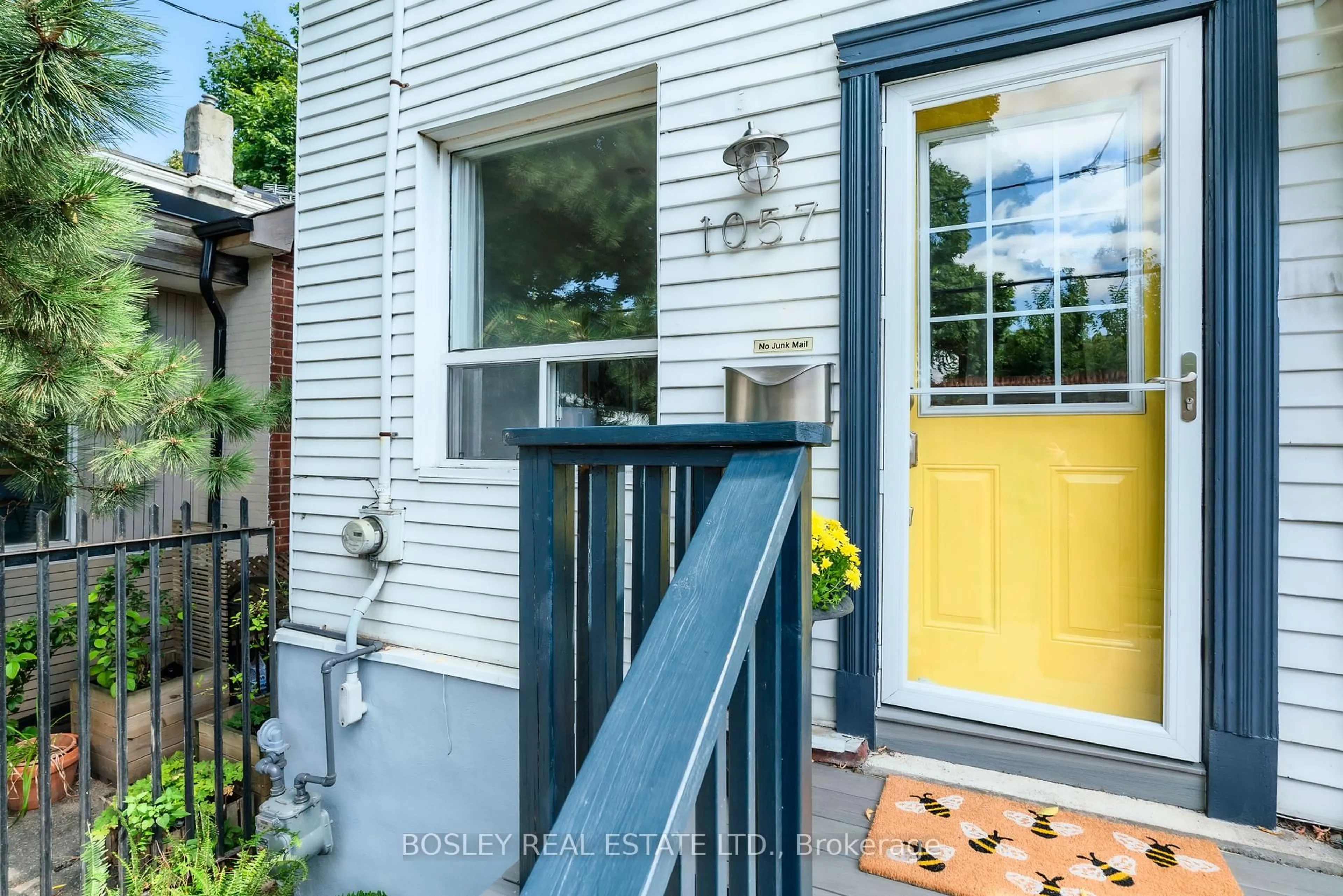 Indoor entryway for 1057 Craven Rd, Toronto Ontario M4J 4V7