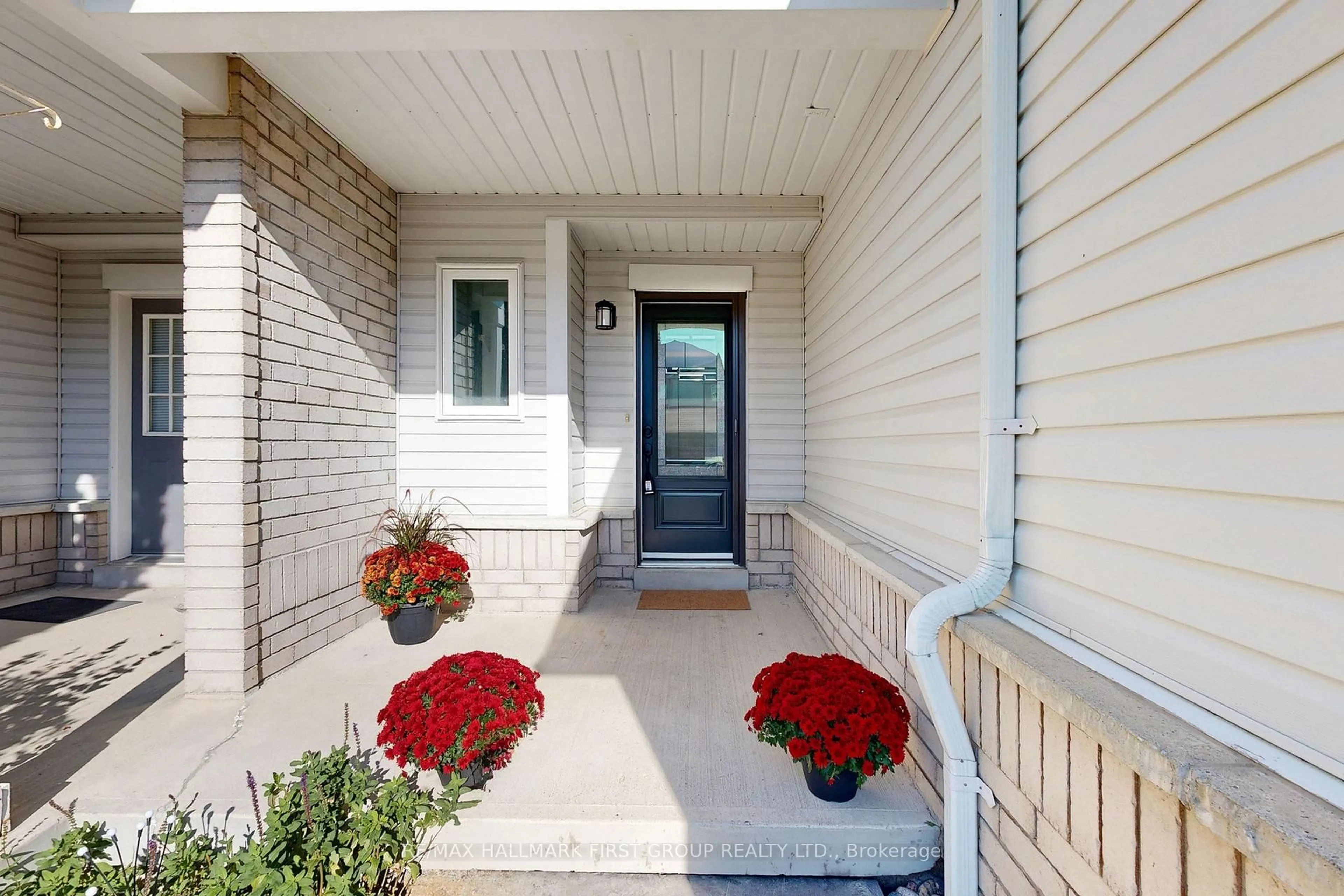 Indoor entryway for 67 Palomino Pl, Whitby Ontario L1R 2V5