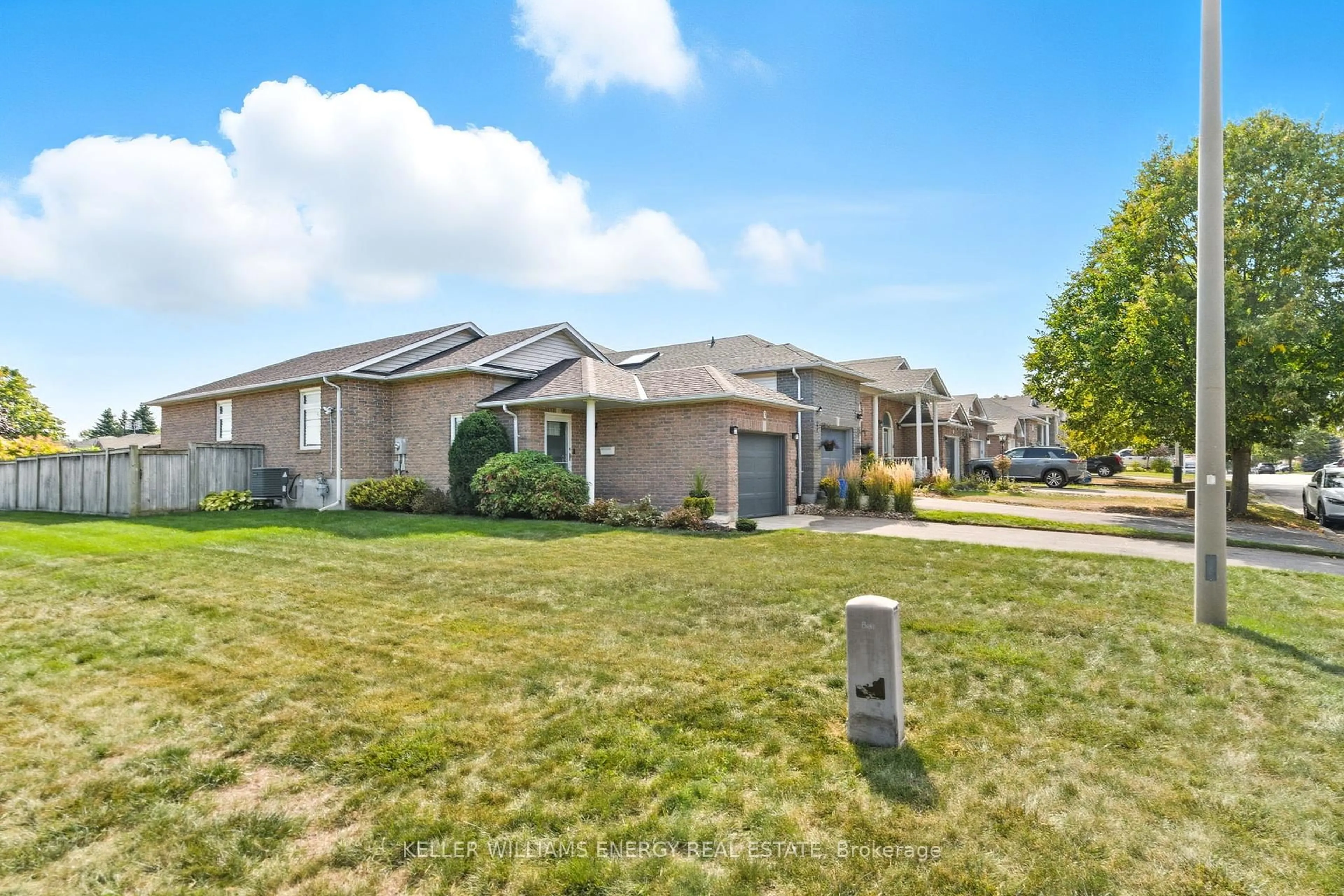 A pic from outside/outdoor area/front of a property/back of a property/a pic from drone, street for 1 Daiseyfield Ave, Clarington Ontario L1E 3E8