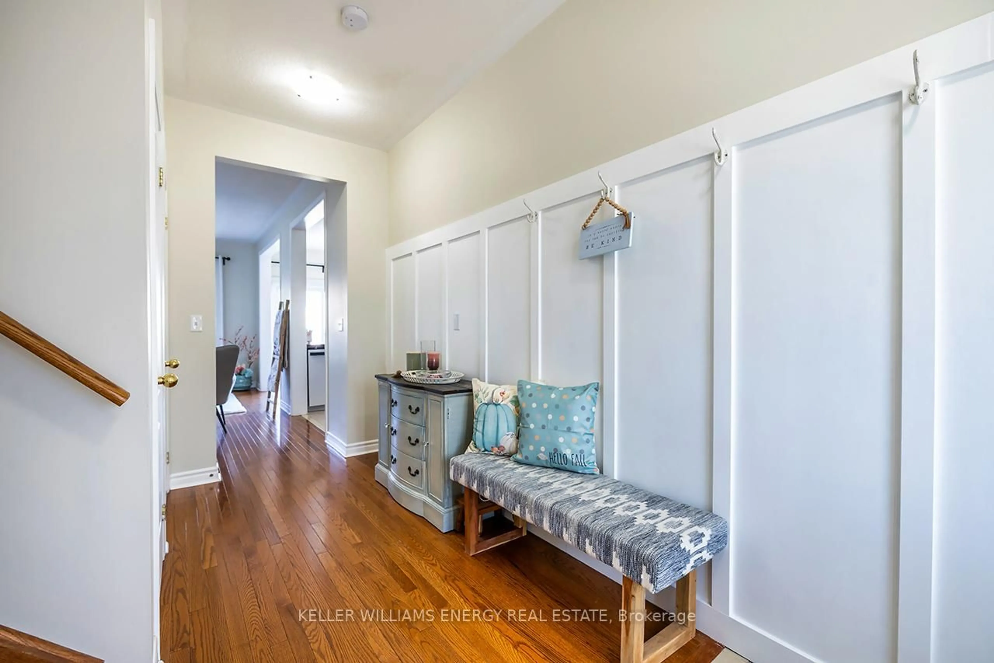 Indoor entryway for 8 Bagnell Cres, Clarington Ontario L1C 5P9