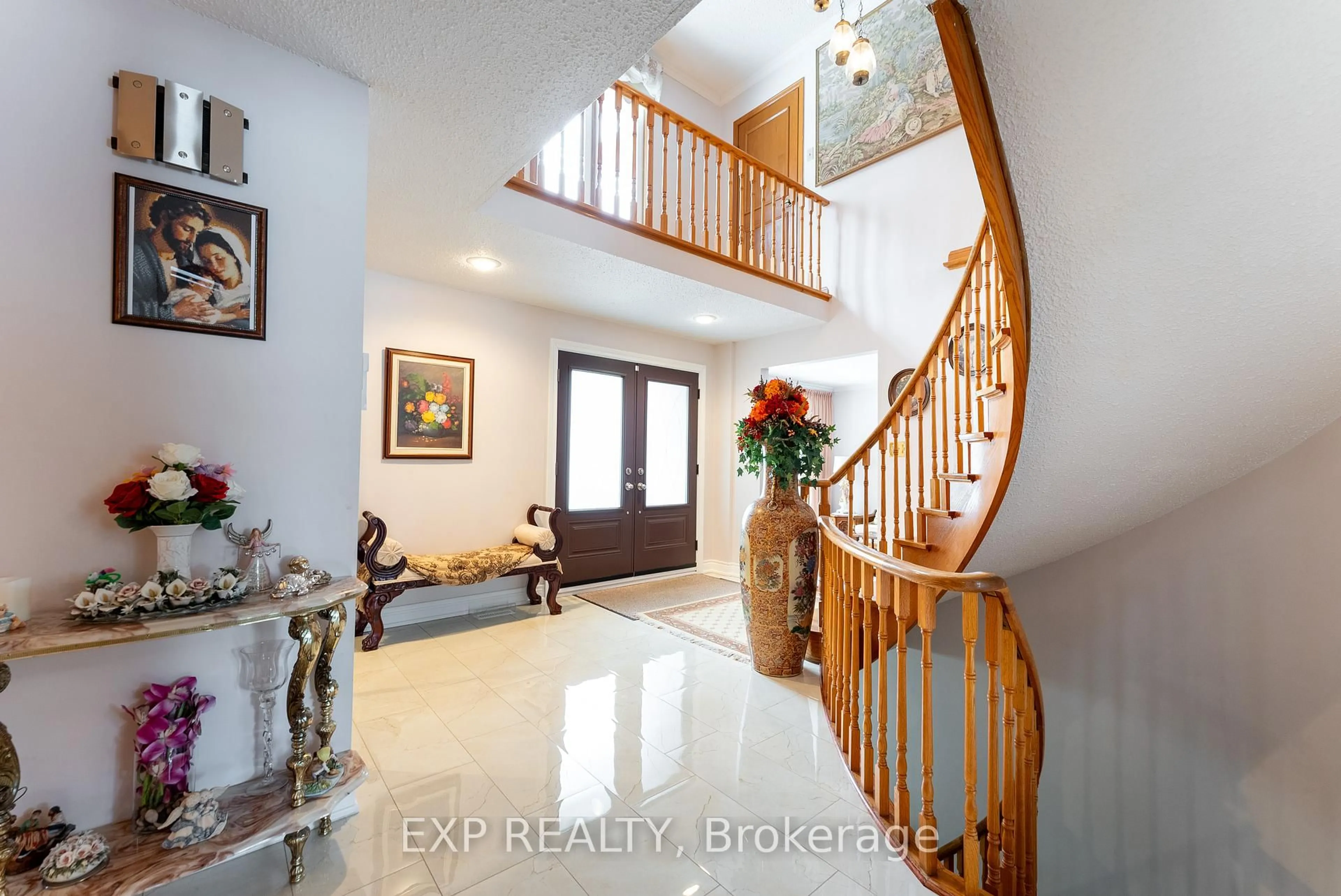 Indoor foyer for 39 Watson St, Toronto Ontario M1C 1E2