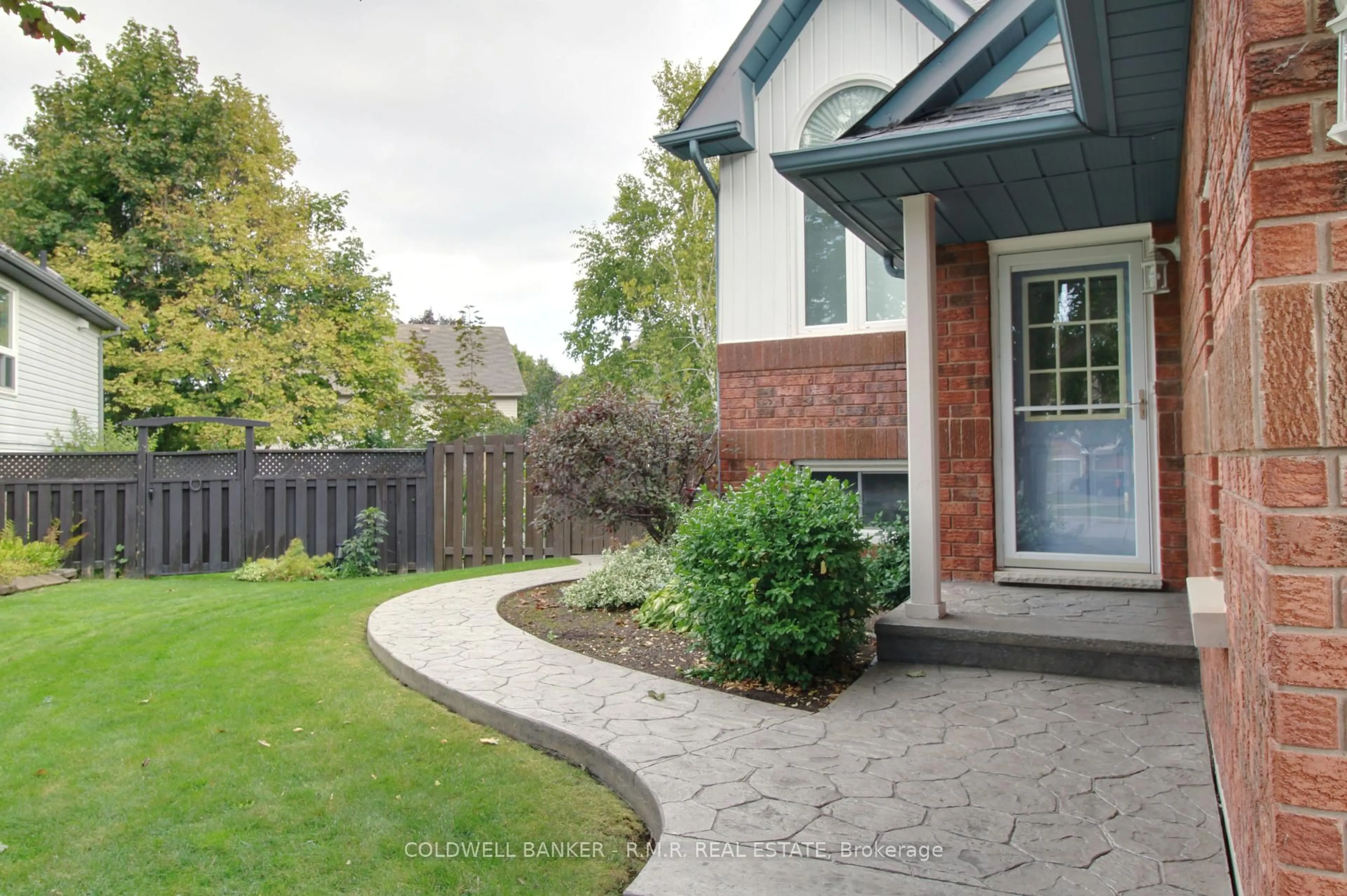 Unknown for 1590 Edenwood Crt, Oshawa Ontario L1G 7Y6