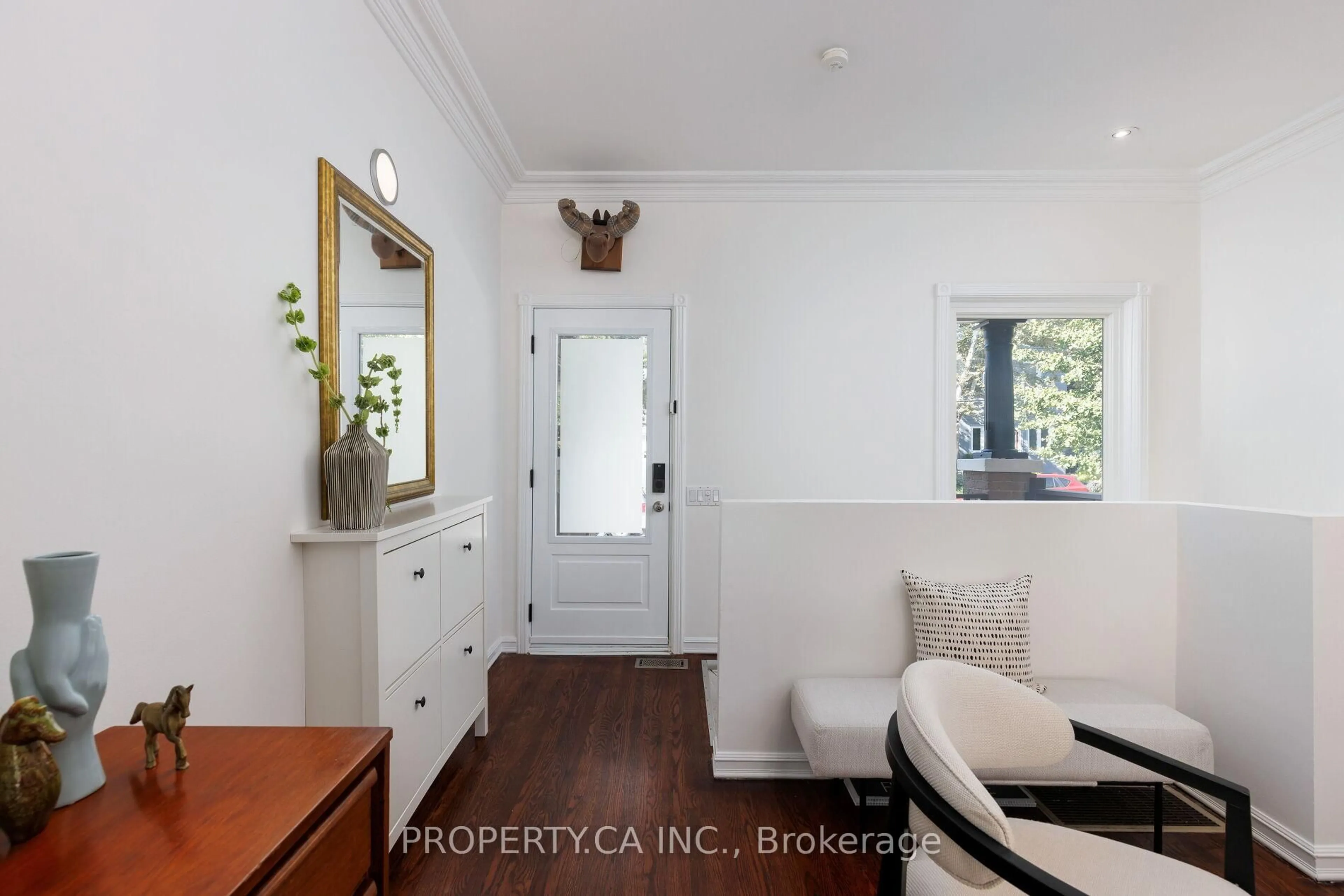 Indoor entryway for 419 RHODES Ave, Toronto Ontario M4L 3A6