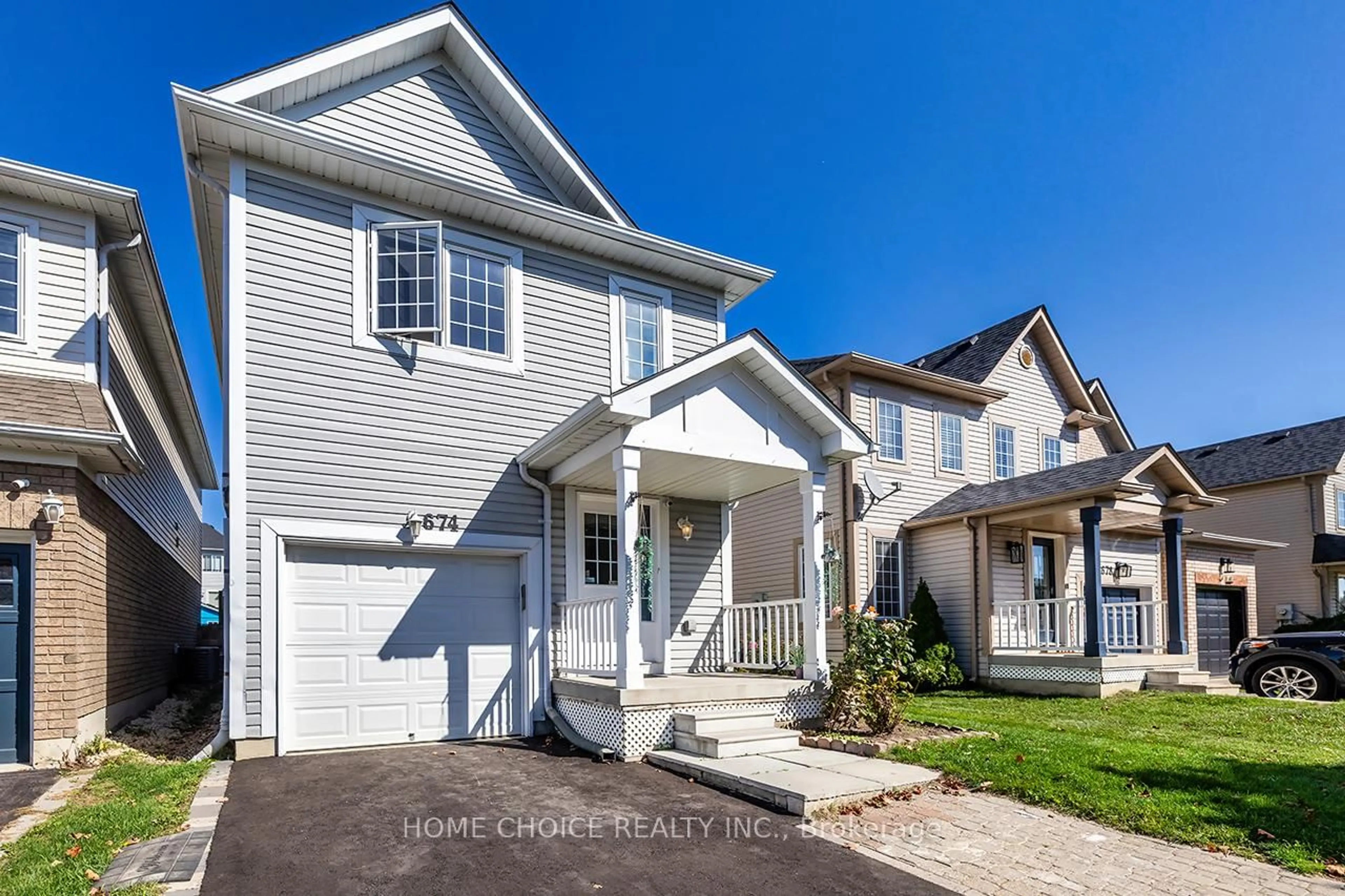 Home with vinyl exterior material, street for 674 Brasswinds Tr, Oshawa Ontario L1K 2Z2