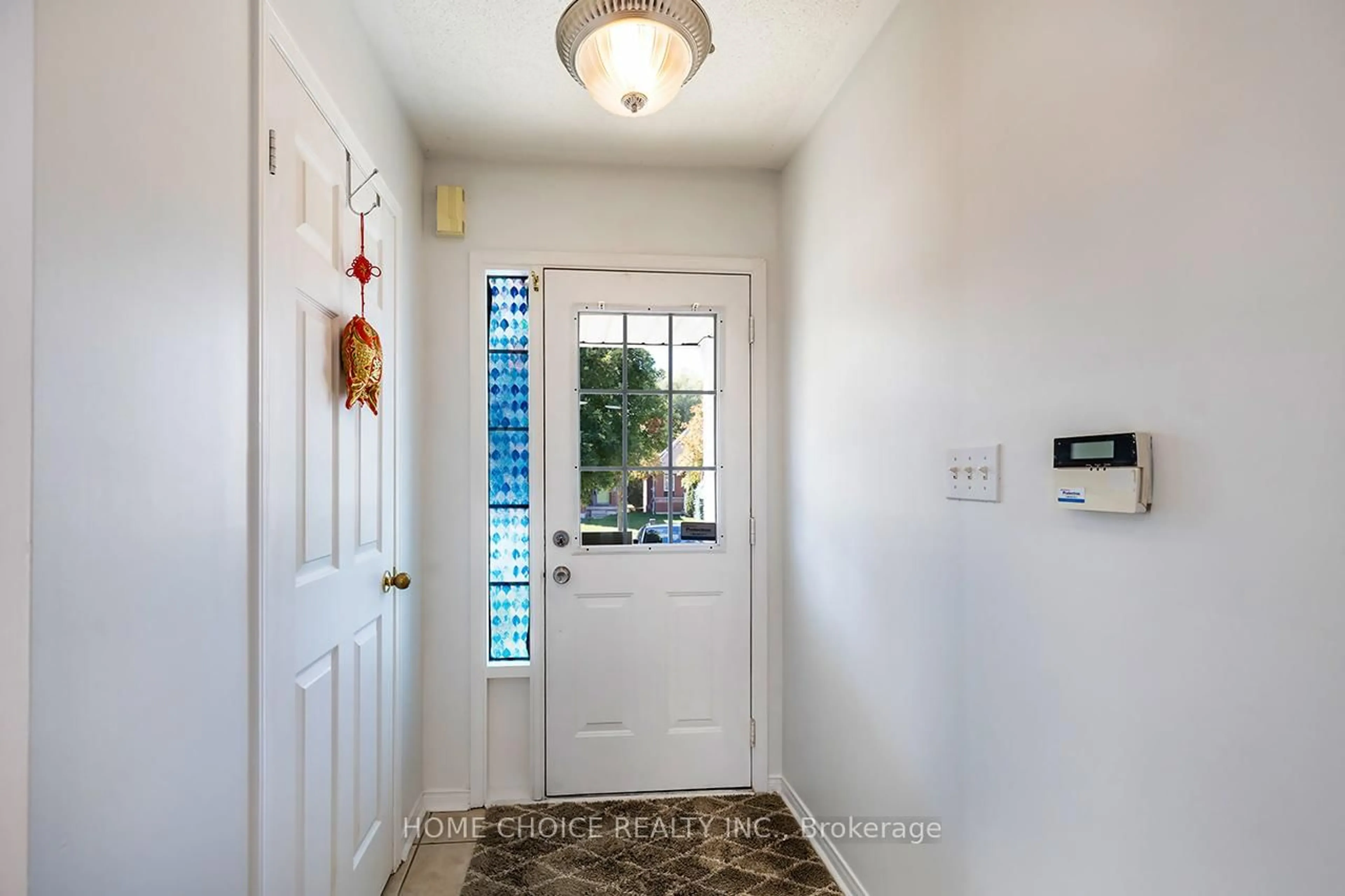 Indoor entryway for 674 Brasswinds Tr, Oshawa Ontario L1K 2Z2