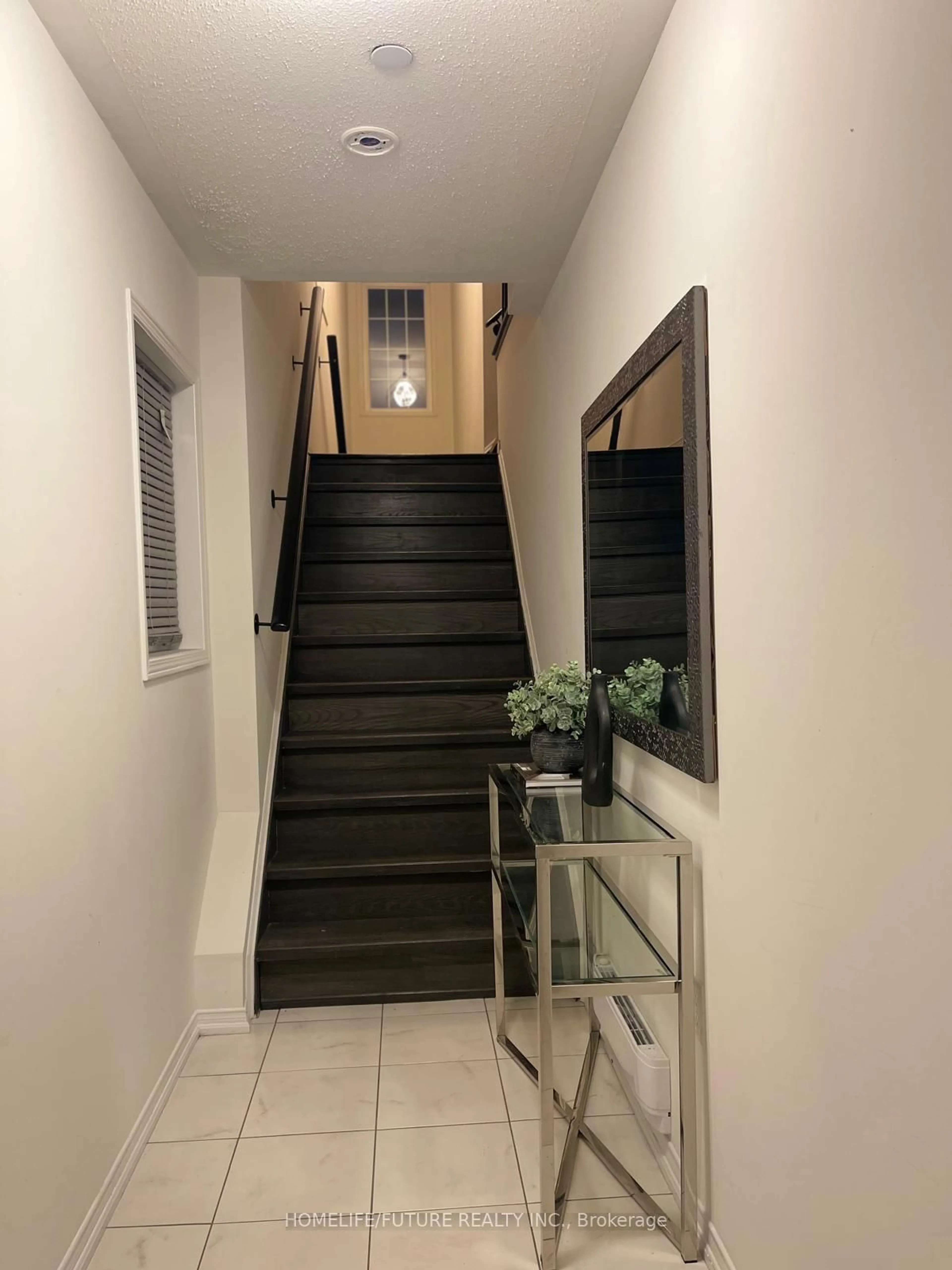 Indoor foyer for 15 Filly Path #446, Oshawa Ontario L1L 0K8