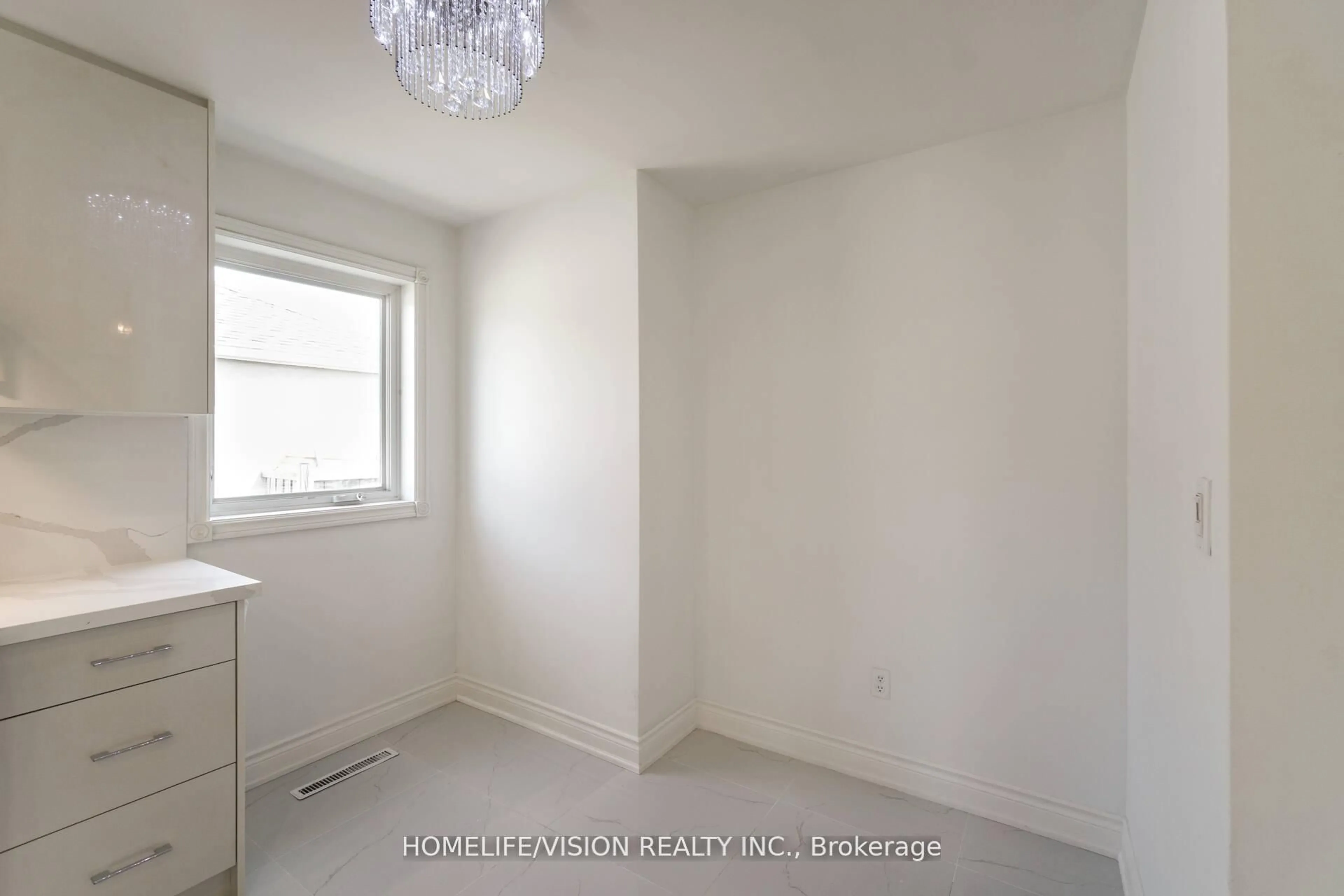 A pic of a room for 5 Orlando Blvd, Toronto Ontario M1R 3N5