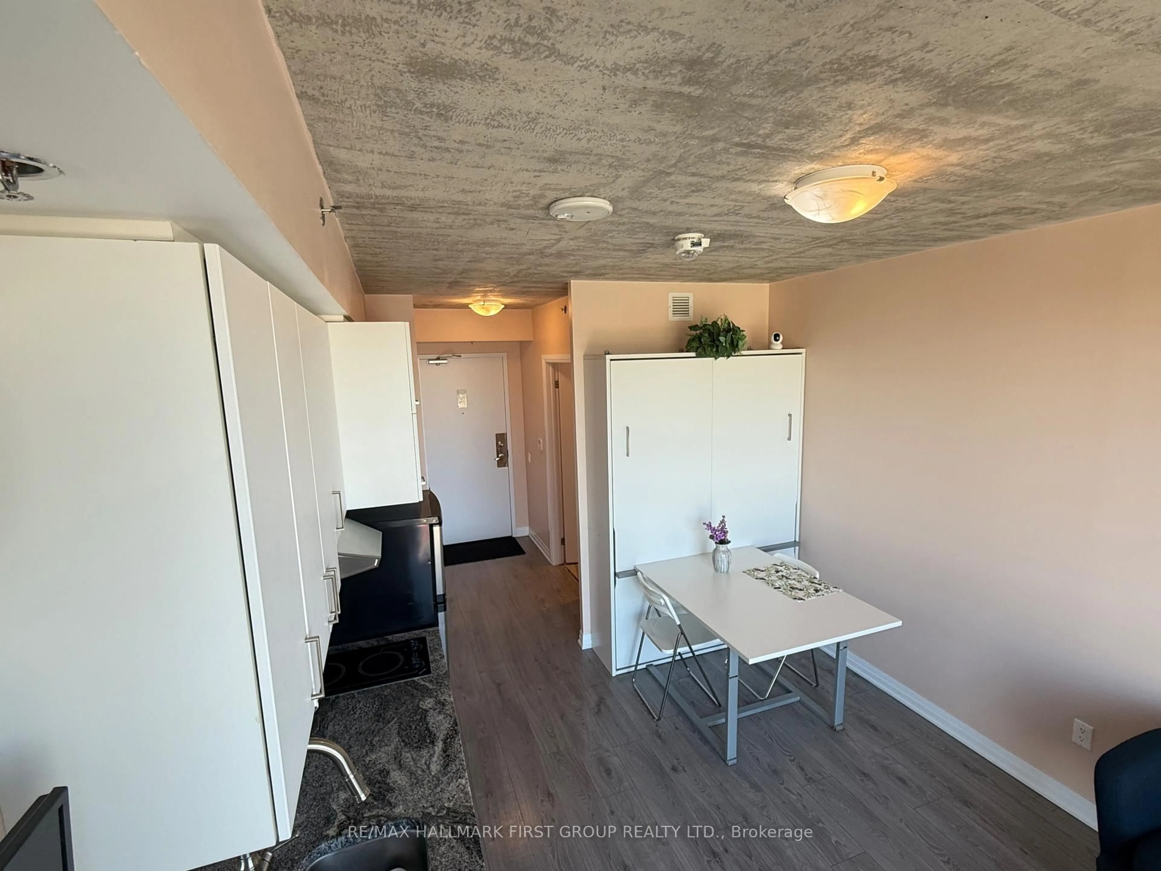 A pic of a room for 1900 Simcoe St #529, Oshawa Ontario L1G 4Y3